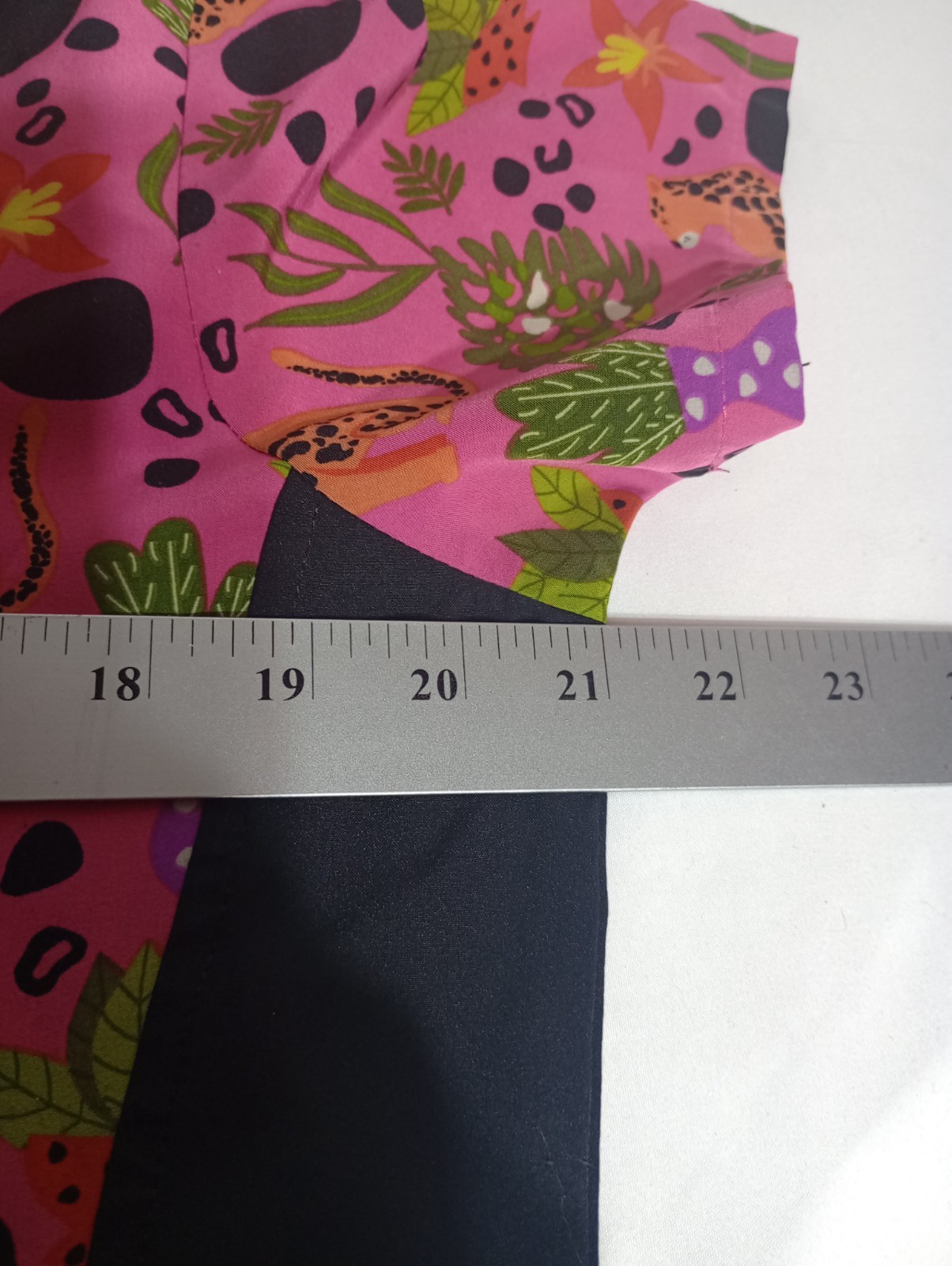 Divine Stretch by JOI Scrub Top Pink Jungle Print Poly Blend GB-5280-9 Sz MEDIUM