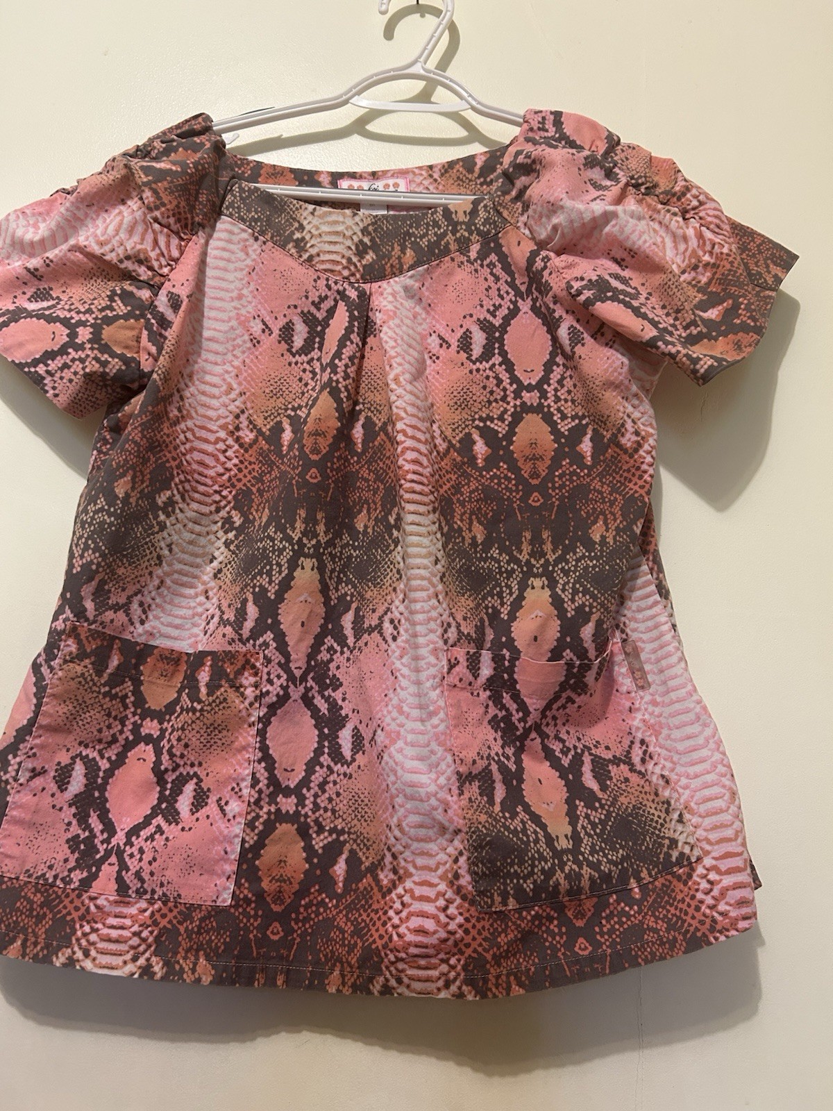 Koi Women’s Scrub Top M Pink Animal Print Puff Ruched Sleeve Poly Cotton Spandex