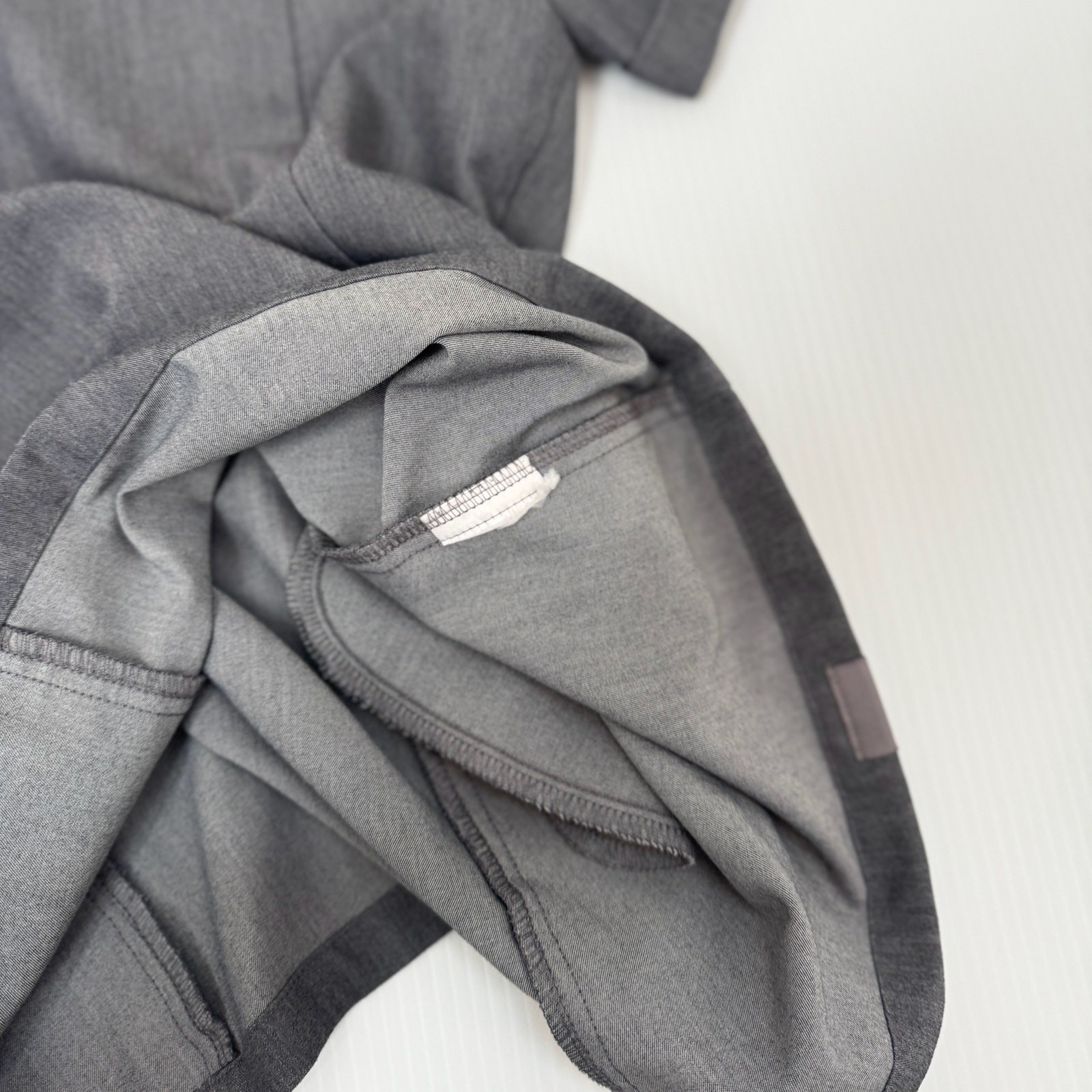 FIGS Inala Slim Scrub Top Women’s Small Graphite Gray Nursing Healthcare Rare LE