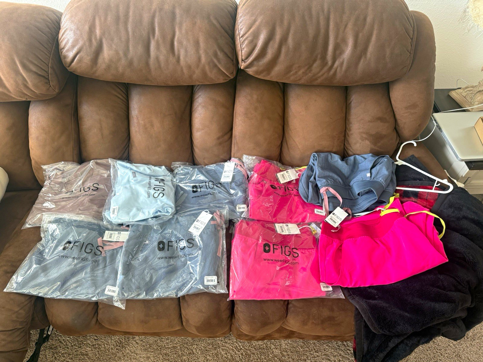 FIGS Women’s Scrub Lot Catarina Top + Zamora Jogger Pants 3xL, 4XL-5XL Gray/Pink