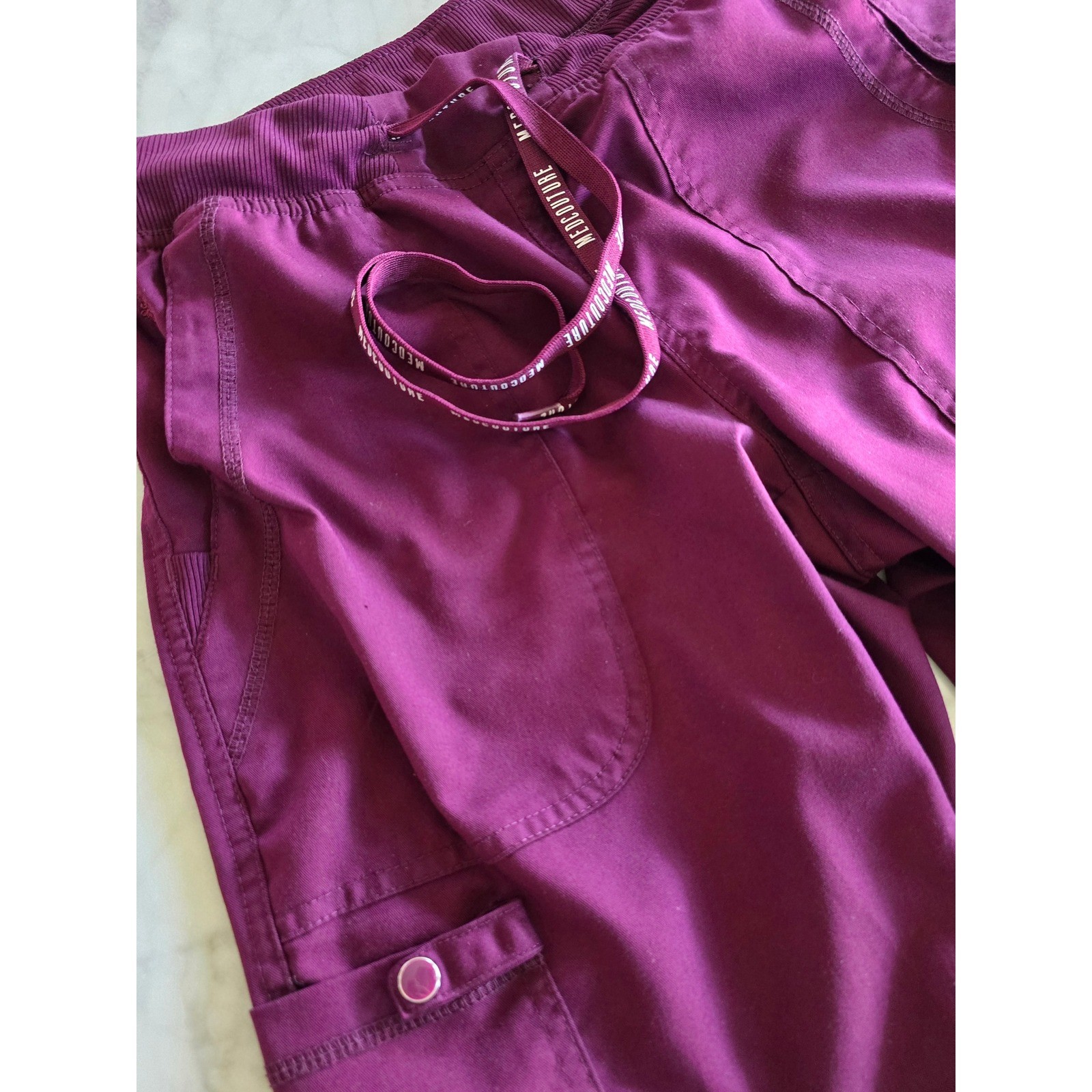 Med Couture Touch Scrub Set XS Wine Burgundy V-Neck Top 7459 Jogger Pants 7710