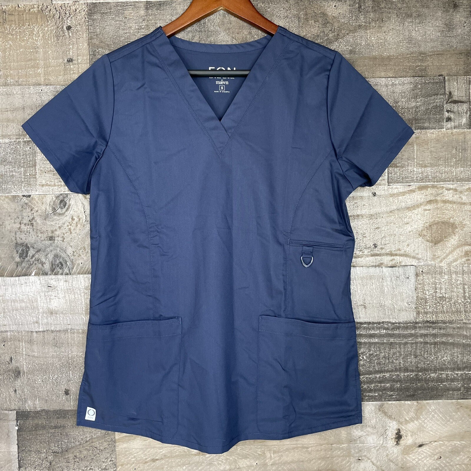 EON By Maevn Scrub Top Womens Size Small Dark Blue V-Neck 3 Pockets Stretch