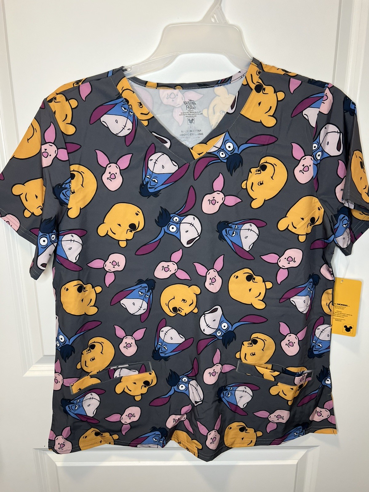 WINNIE THE POOH Women’s Size-L Graphic Scrub Top V-Neck Front Pockets NEW