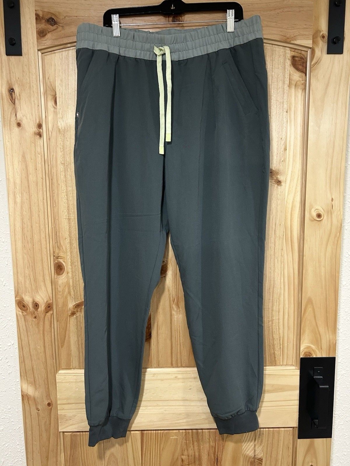 Figs Women’s Jogger Scrub Pants Size 2XL Tall Moss Green Pockets Yoga Waistband