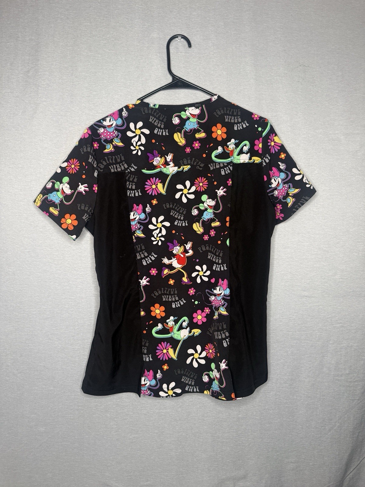 Disney Women’s Scrub Top M Black/Multicolor Patterned Poly/Spandex Blend