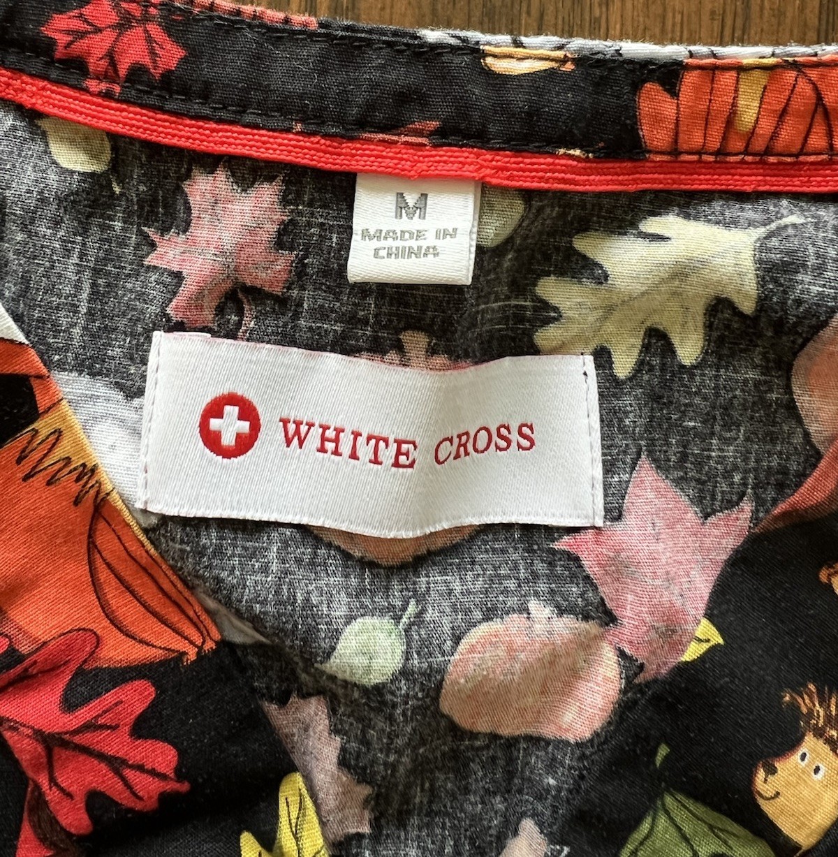 White Cross Scrub Top Autumn Pumpkins Foxes Medical Nurse Size Medium