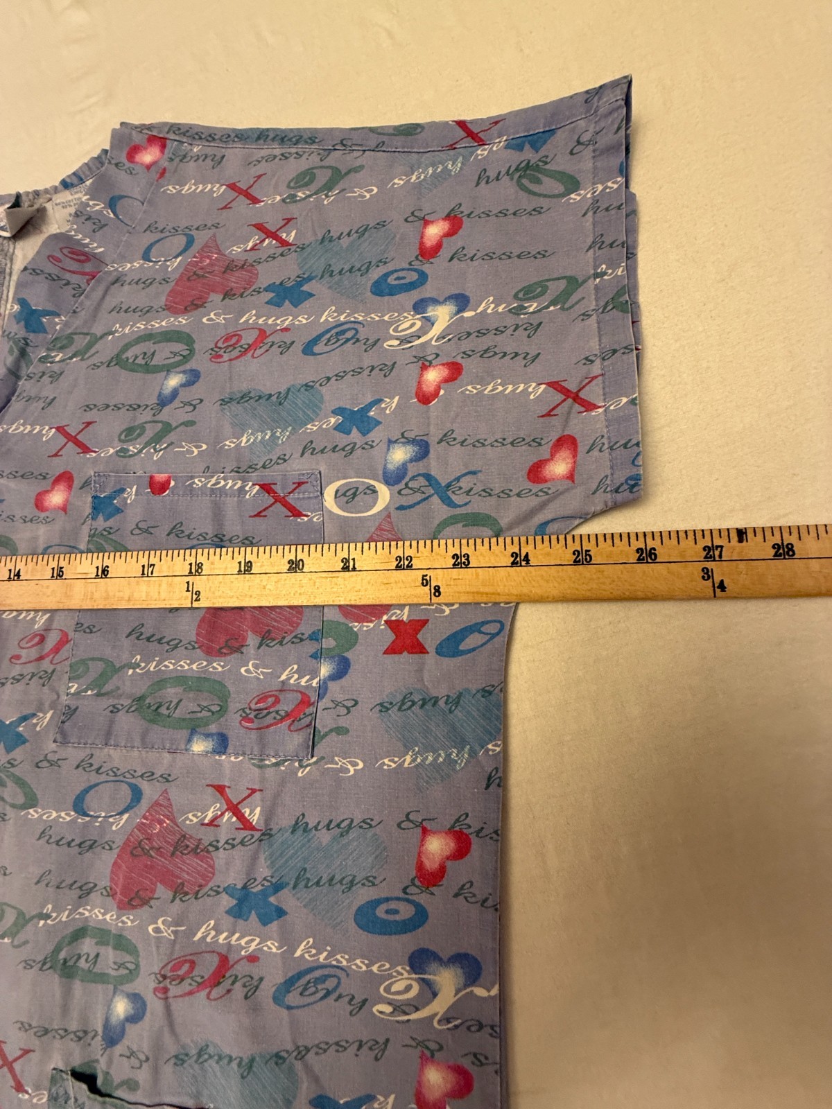 UNIFORM SCRUB BY SCRUBS VALENTINE TOP BLUE X’S & O’S SMALL PREOWNED Q-27
