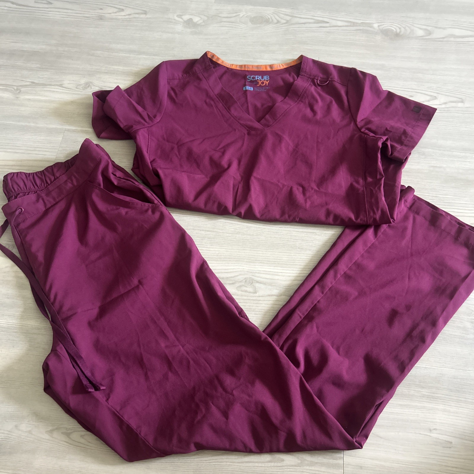 Scrub Joy Scrub Set Top Size XXS and Pants Size SM In Maroon Color