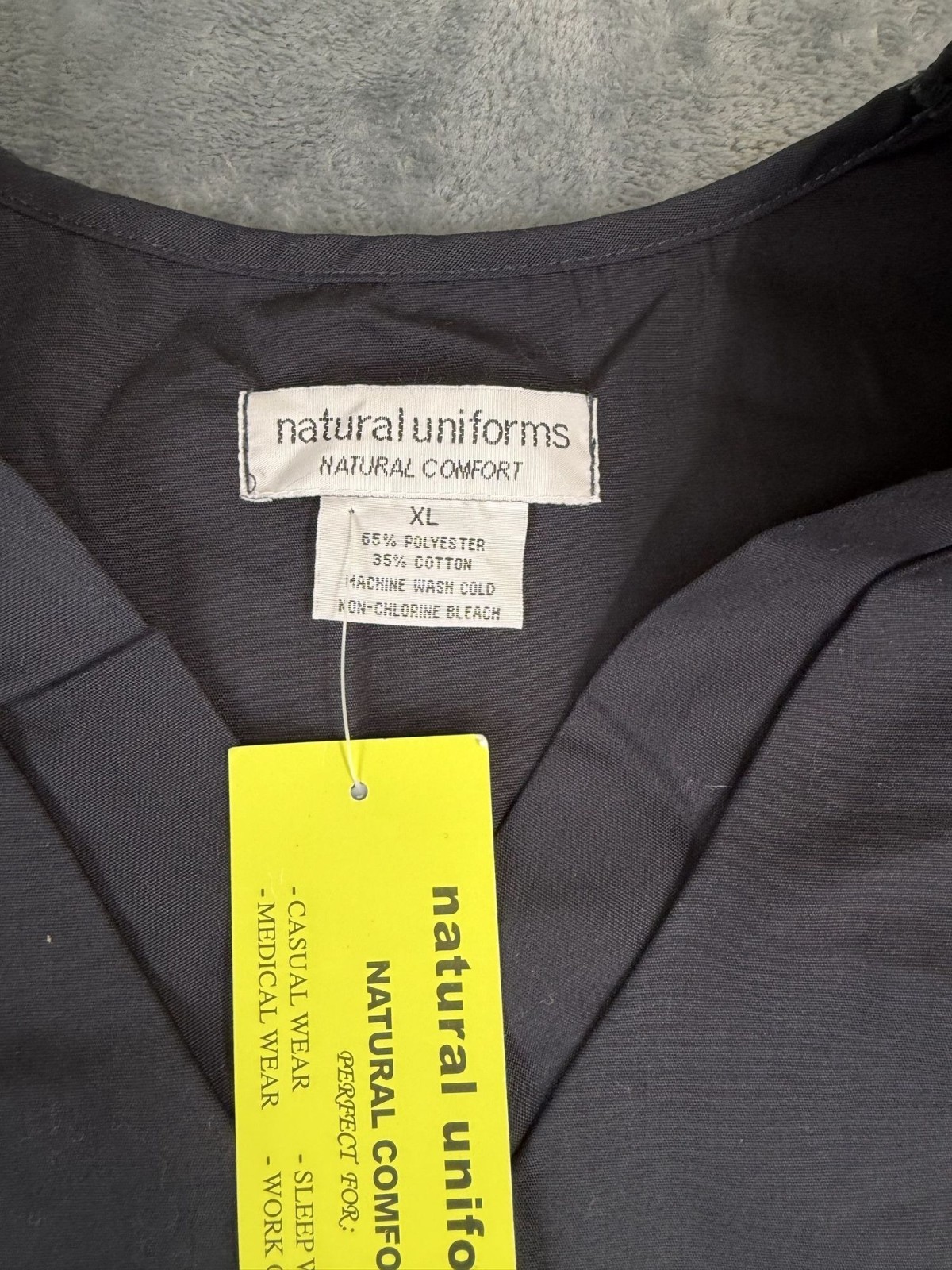 Natural Uniforms Black V-Neck Scrub Top With Pockets XL 65% Polyester 35% Cotton