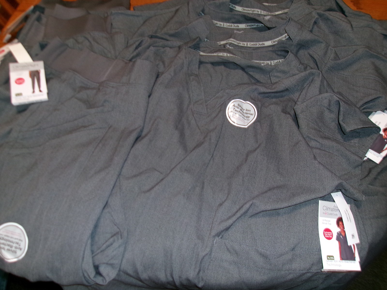 8 piece lot – WOMEN’S CLIMATE RIGHT BY CUDDL DUDS SCRUB XL 5 tops 3 pants NWT