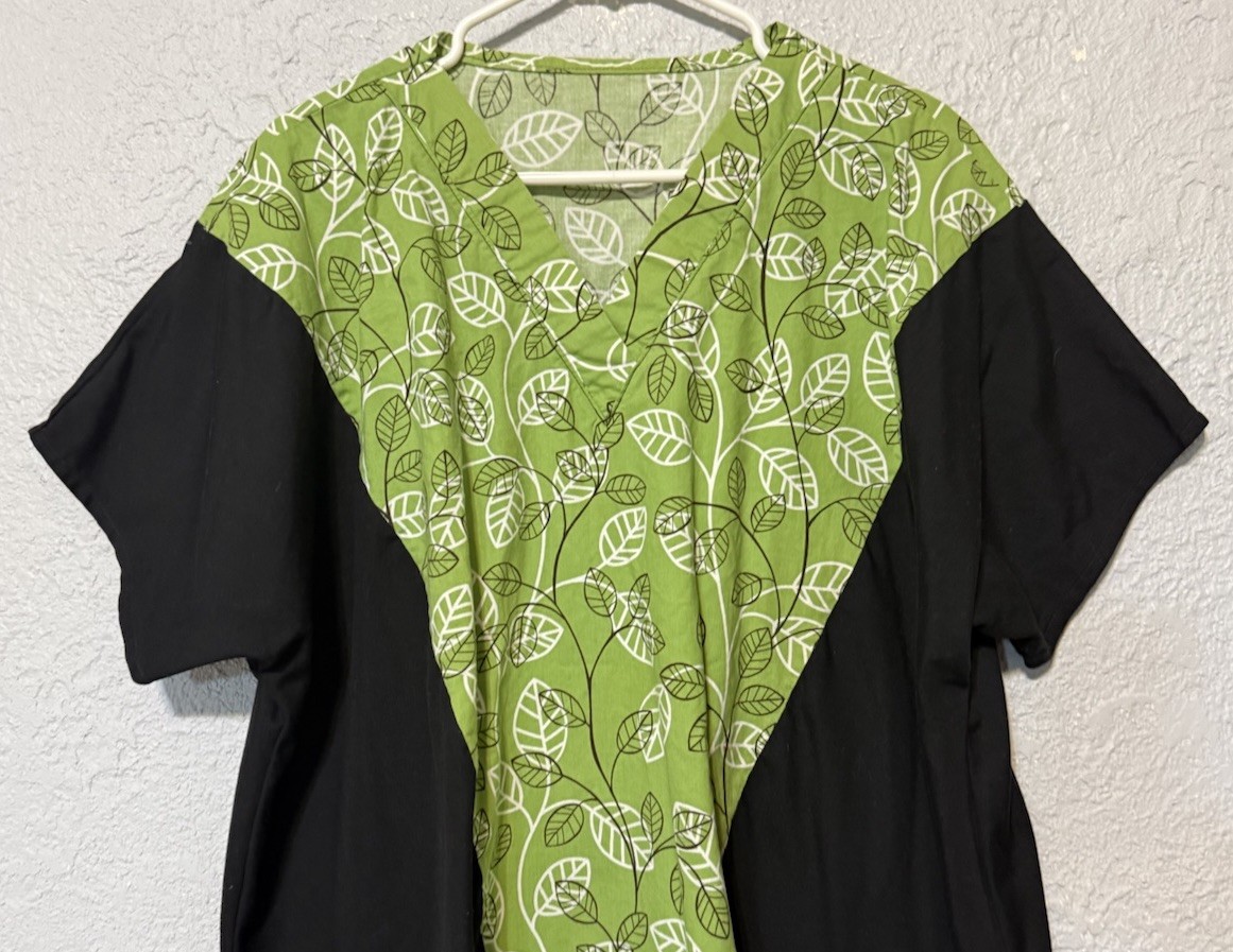 Women’s 2XL/3XL Black Green Floral Scrub Top V Neck Pullover Tags Removed