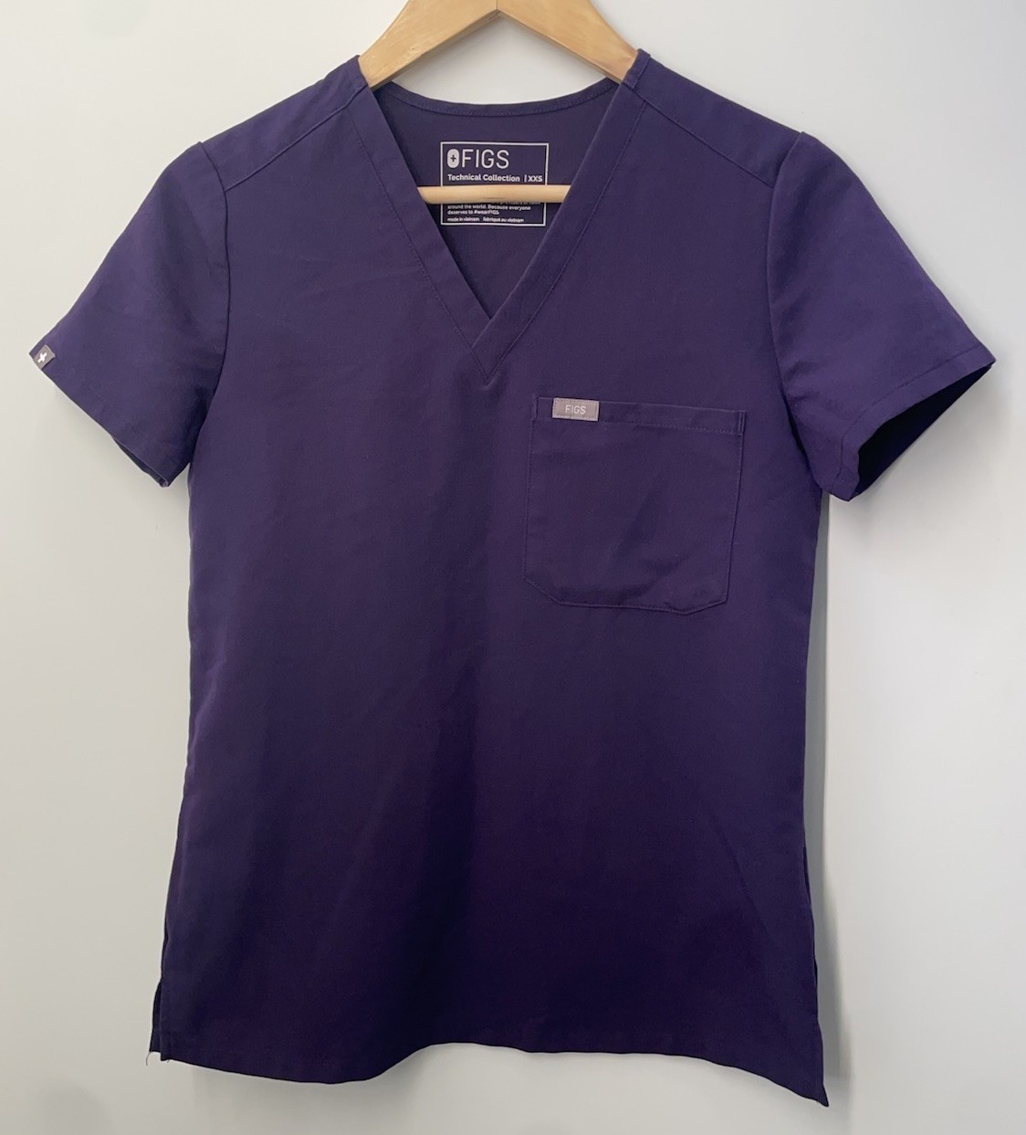 FIGS Catarina One-Pocket Scrub Top V-Neck Women’s Size XXS Purple
