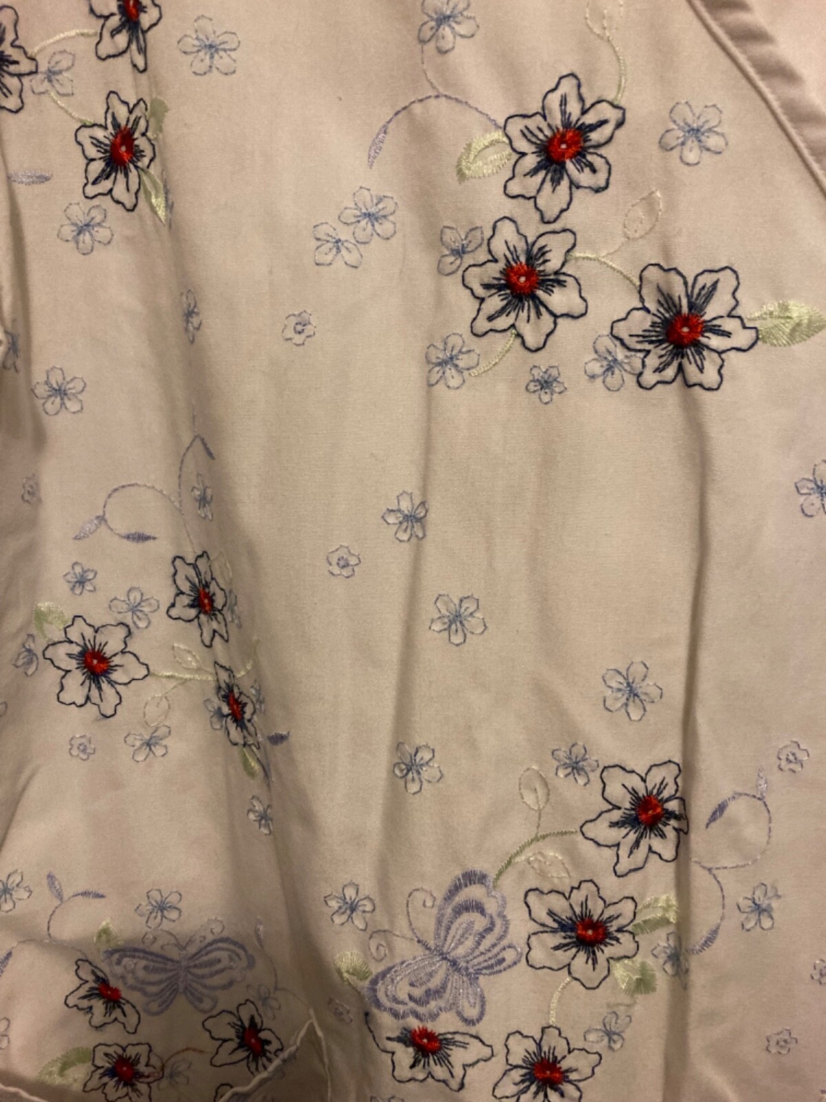 Cherokee Womens Scrub Top Size Medium White with Red and Blue Flowers