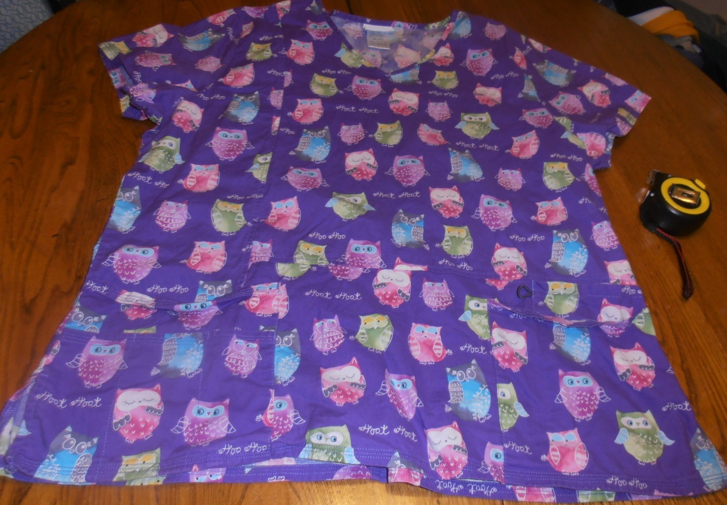 COLORFUL OWLS “HOOT HOOT”ALL-OVER-PRINT S/S MULTICOLOR SCRUB TOP WOMEN’S SIZE XL