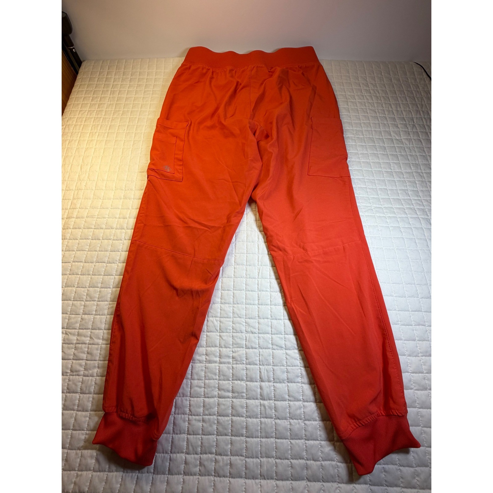 Easy Stretch Womens Scrub Set Coral V-Neck Top and Jogger Pants Size Medium