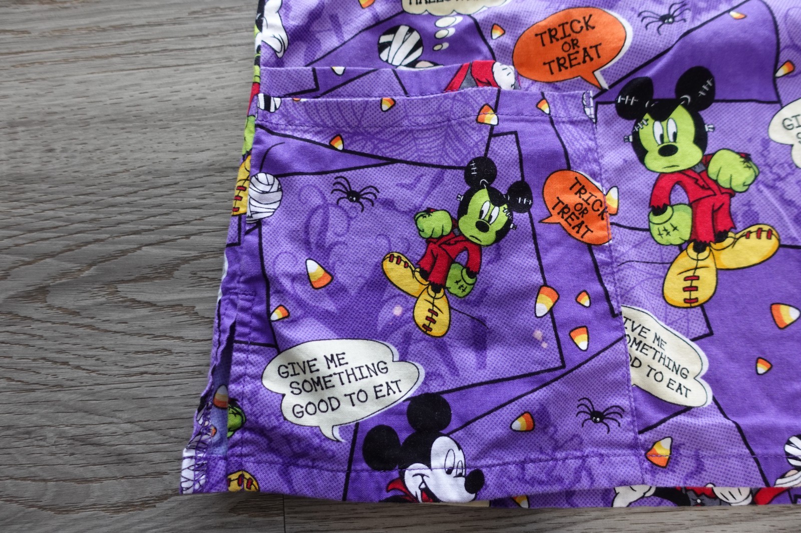 Disney Branded Purple Halloween V Neck Women’s Size Medium Scrub Top Mickey