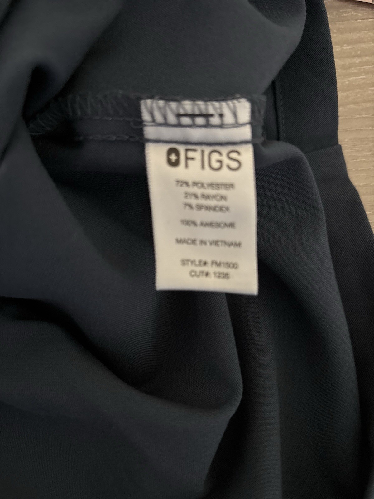 Figs Men’s Medium Double Pocket V-Neck Scrub Top Medical Spa Clinic Utility