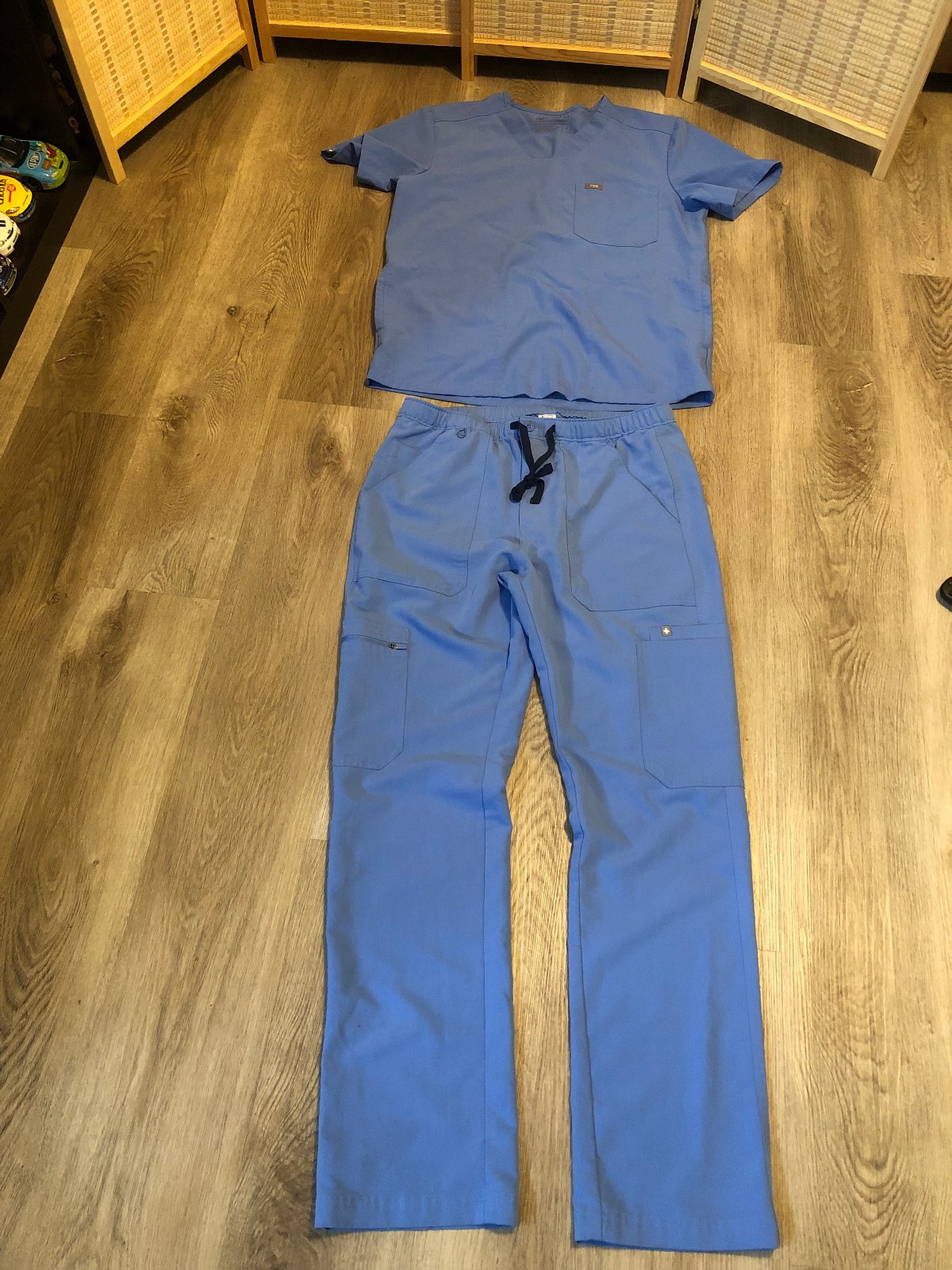 LOT FIGS Scrubs Top and Bottom Pants Shirt Set Blue PO#1507 PO#1683 Medium M