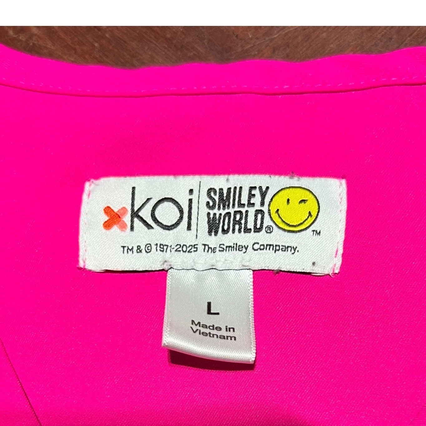 Koi x Smiley World Hot Pink Scrub Set V-Neck Top and Jogger Pants Womens Large