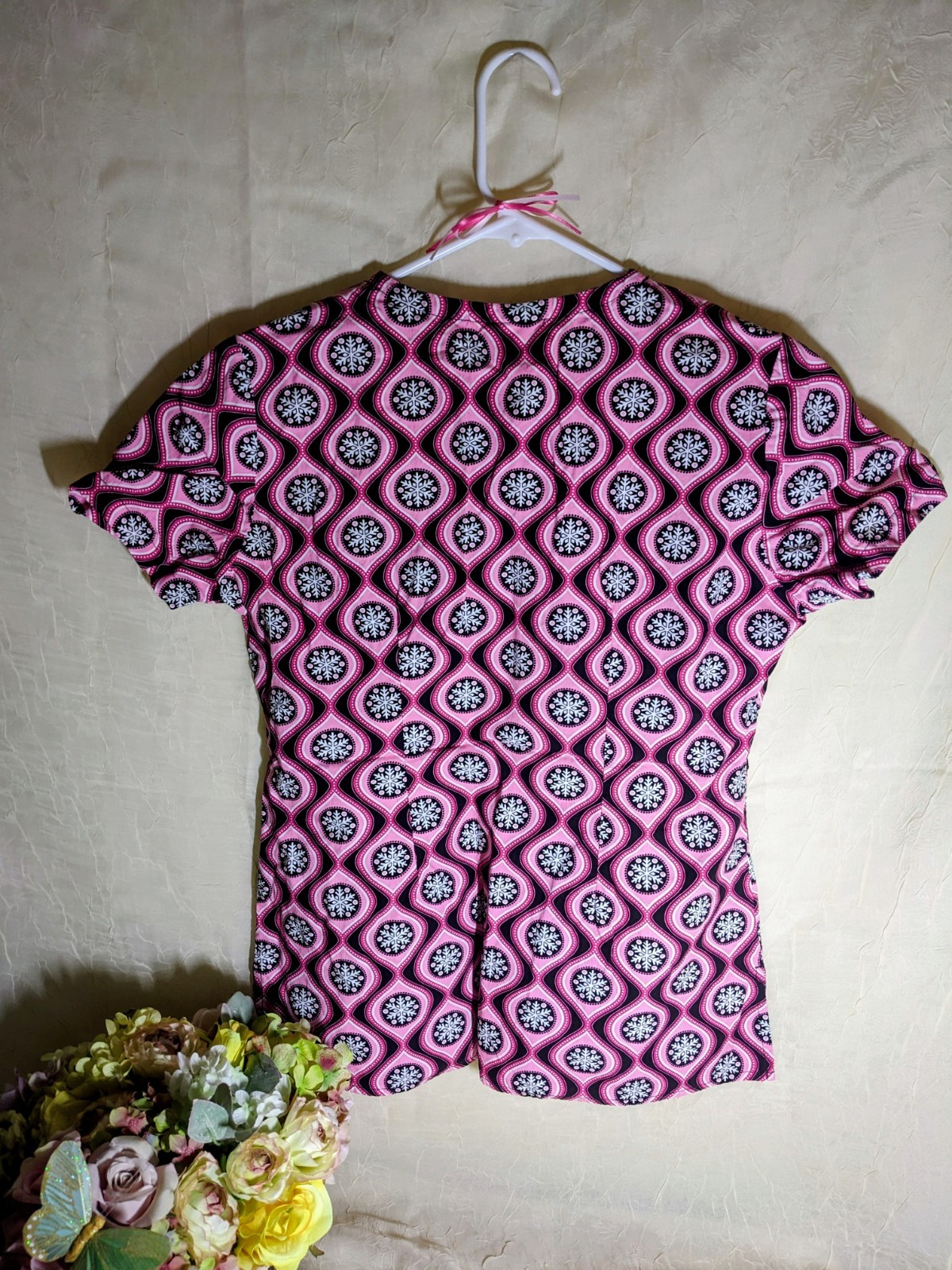 Women’s Christmas/Winter Graphic Print V Neck Scrub Top Sz XS