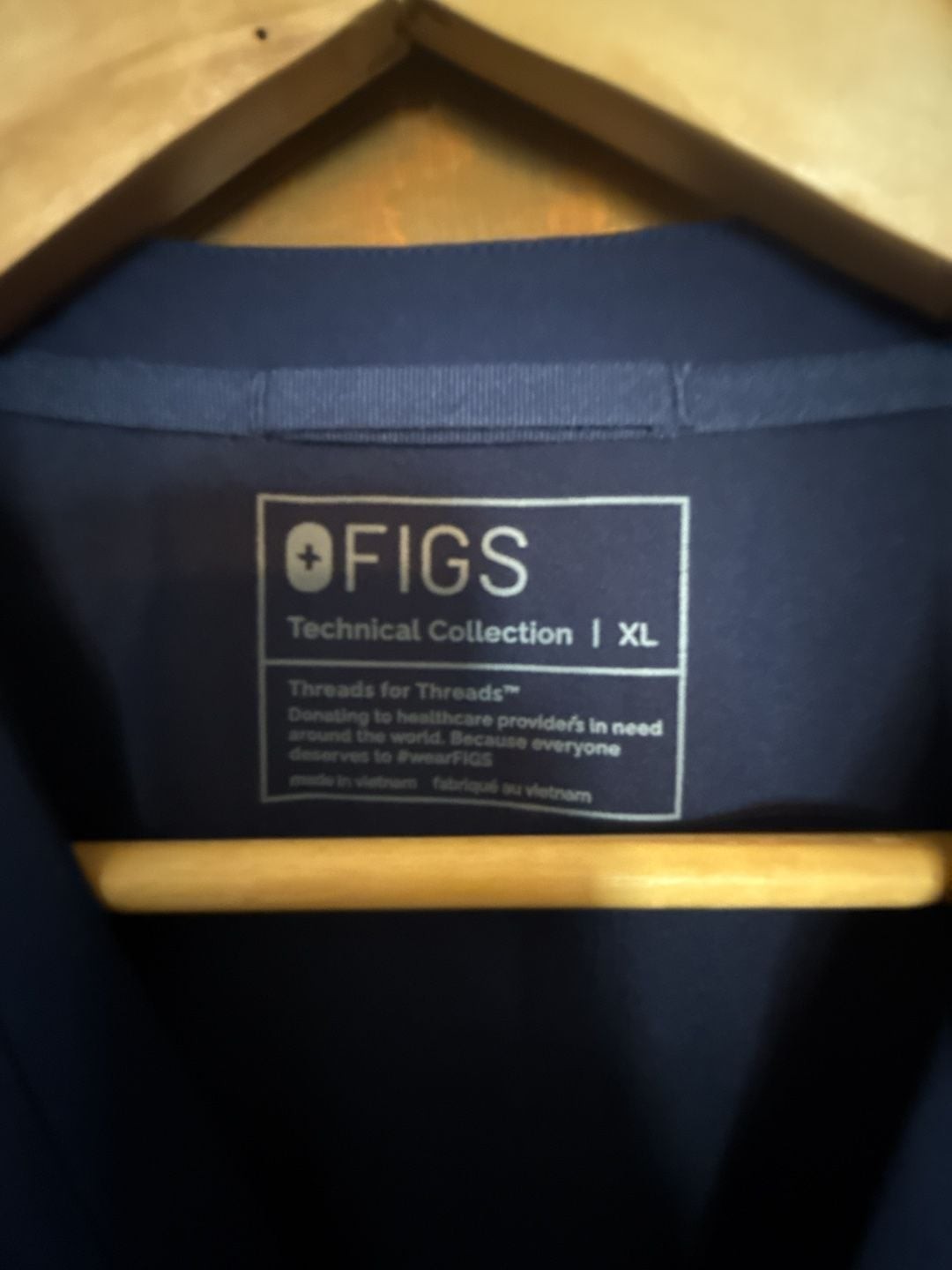FIGS Technical Collection Scrub Top Navy Blue Size XL Aya Healthcare Logo