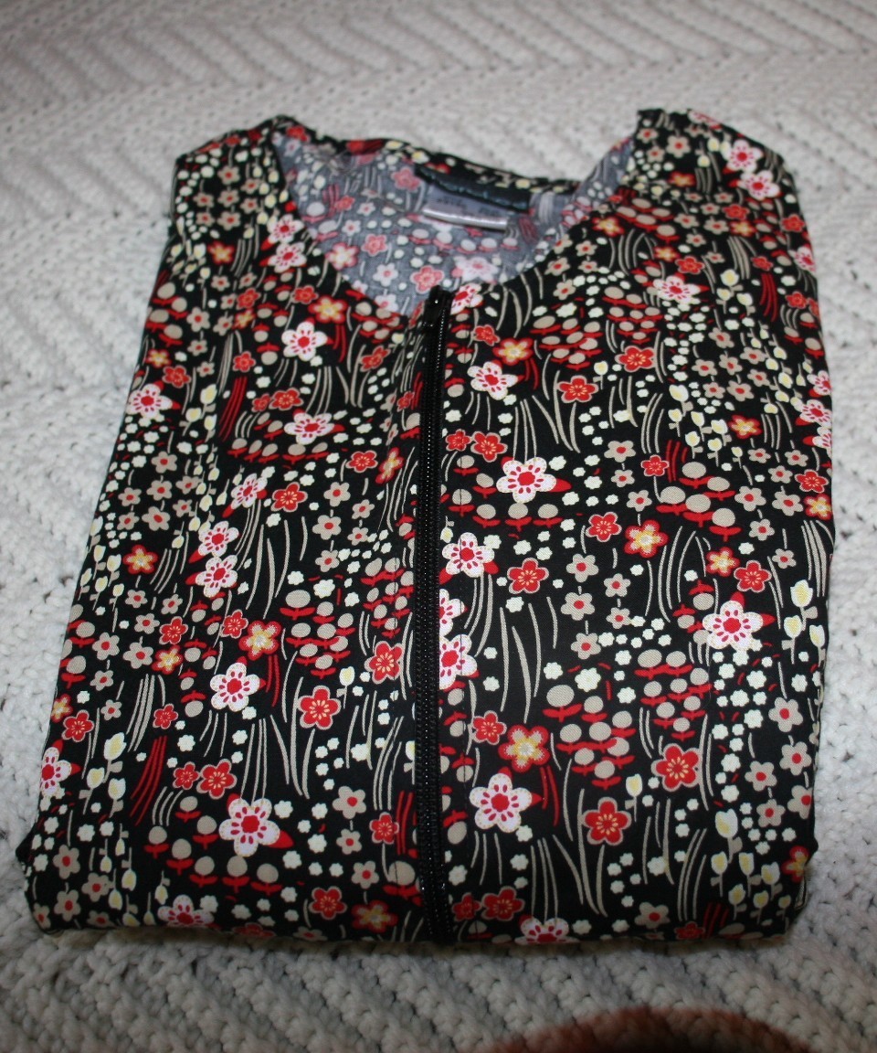 CHEROKEE SCRUB JACKET SIZE M STRETCH SIDE PANELS UNIQUE RARE BEAUTIFUL!