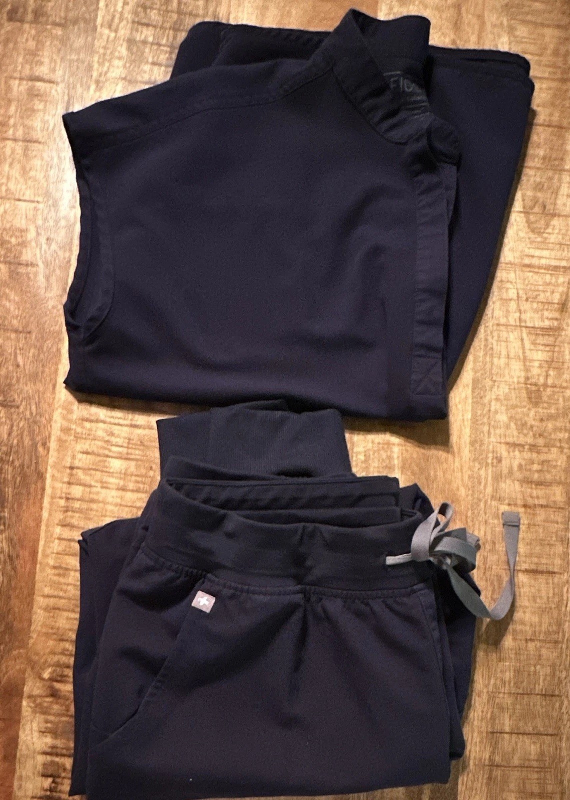 FIGS Navy Solid Scrub Set Rafaela Top M & Jogger Pants Size L **FREE SHIPPING**