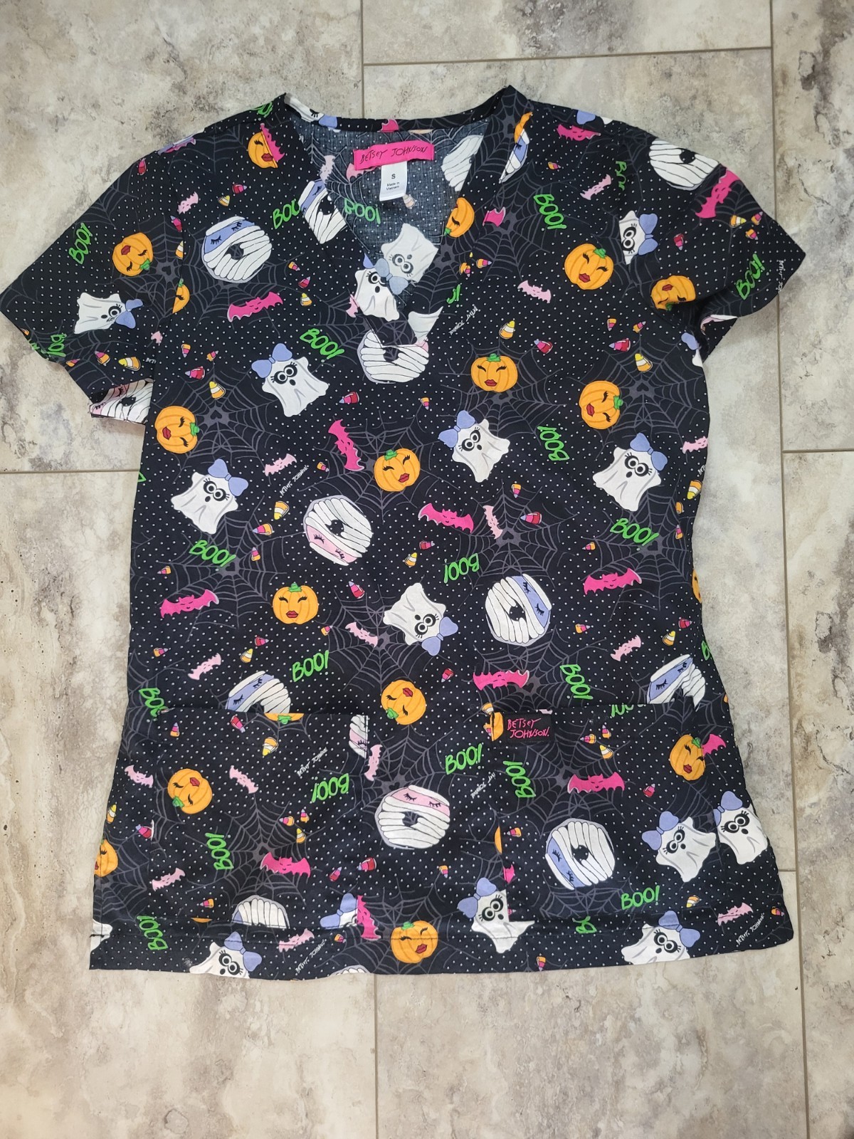 Betsey Johnson Scrub Top Halloween Print 2-Pocket V-Neck Women’s Sz Small