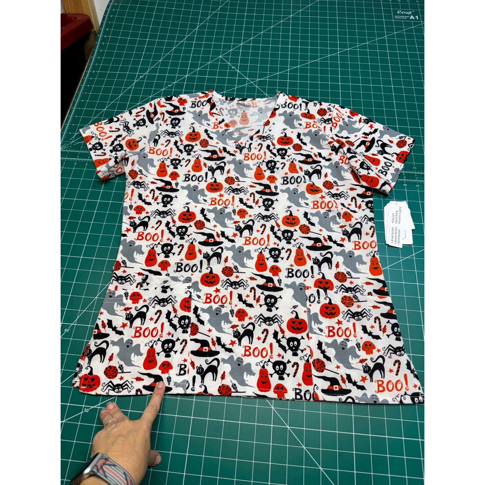 Scrubaid Women Halloween Scrub Large Tapered Fit Ghost Pumpkin Boo Print V-Neck