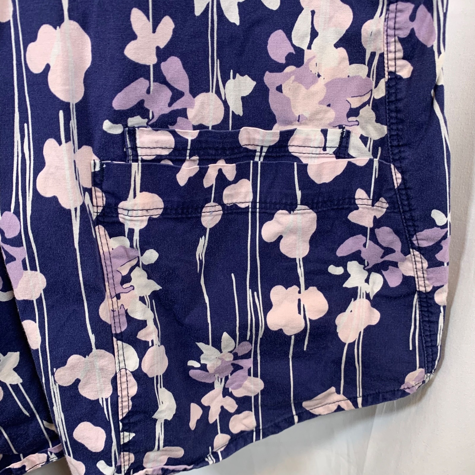 Barco Scrub Top Stretch size L Floral print Navy Pink & Purple V-Neck 3 pocket