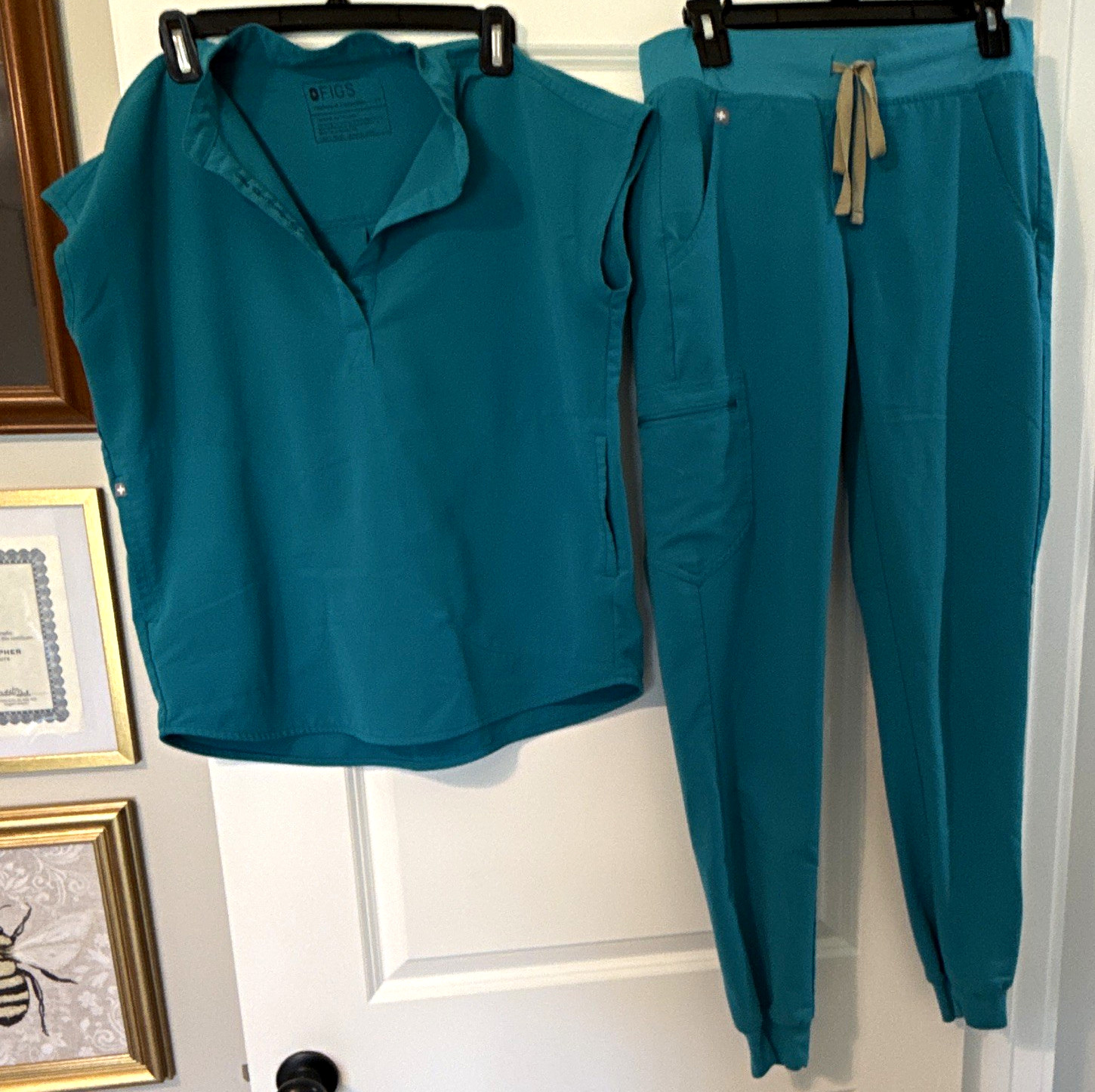 FIGS Technical Collection Women’s Teal Solid Knit Scrub Set Top & Pants S/T
