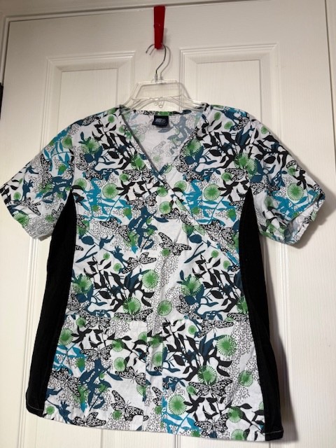 MG MEDGEAR LARGE WOMEN’S BUTTERFLY FLORAL SCRUB TOP V-NECK 2 POCKET MEDICAL
