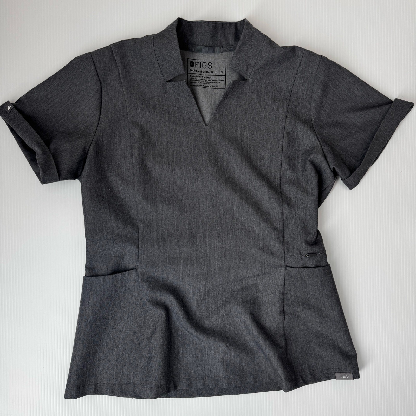 FIGS Inala Slim Scrub Top Women’s Small Graphite Gray Nursing Healthcare Rare LE