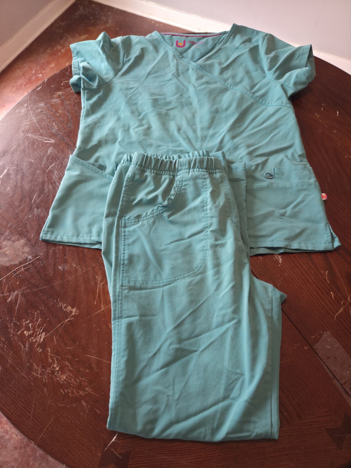 Urbane Scrubs Teal. Shirt And Pants. Size Large. Double Pock. Draw String
