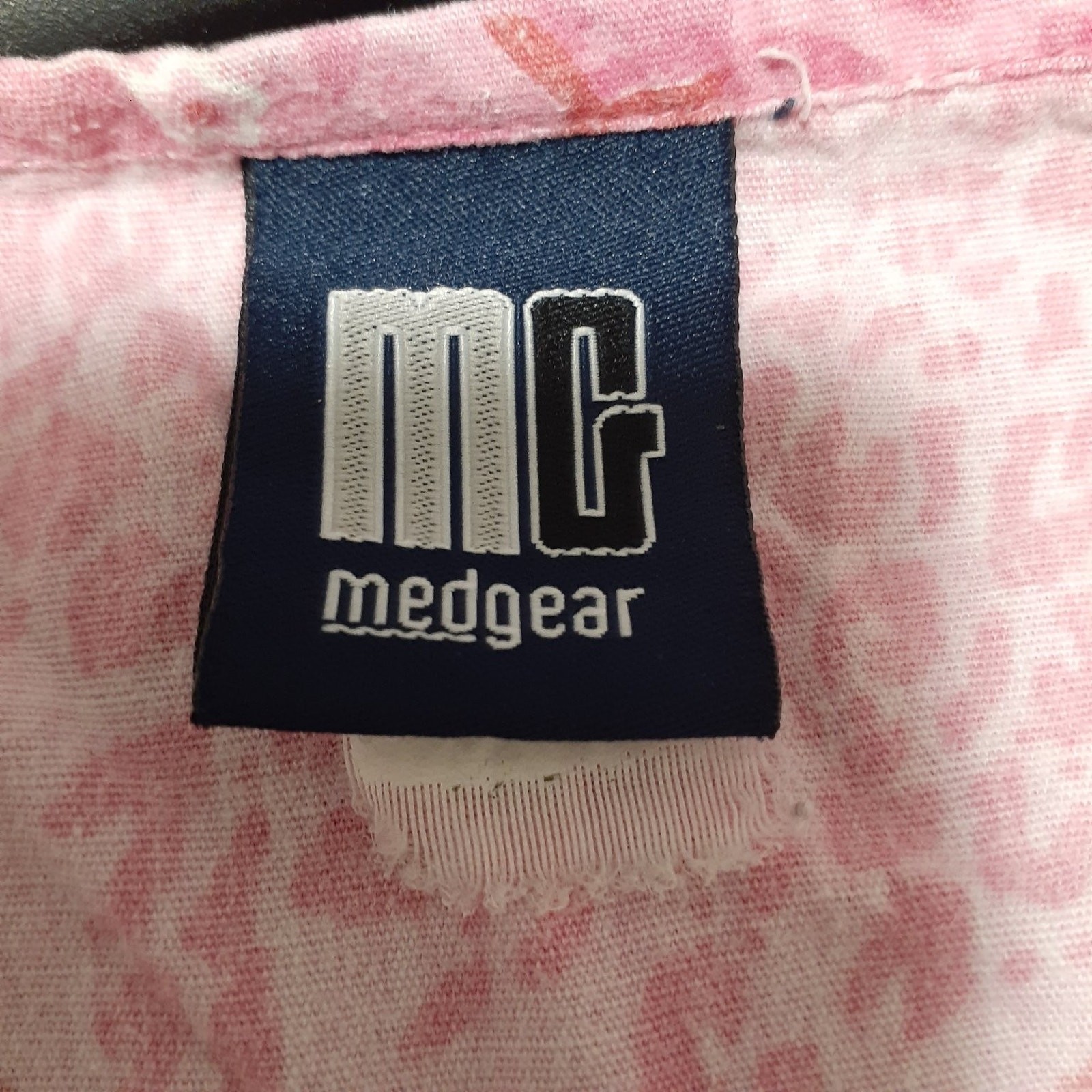 Medgear Pink Floral Print Scrub Top Size 24″ Across Chest V-Neck Pockets