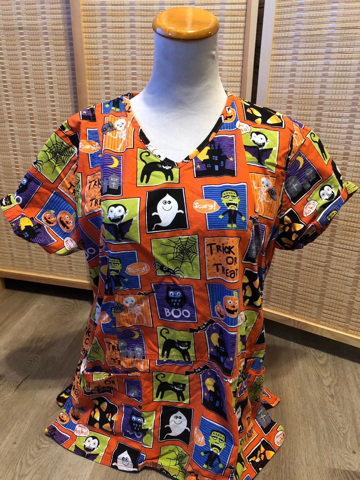 ScrubStar Scrubs Top Cartoon Halloween Ghost Cat Candy Corn Vampire Large L H00
