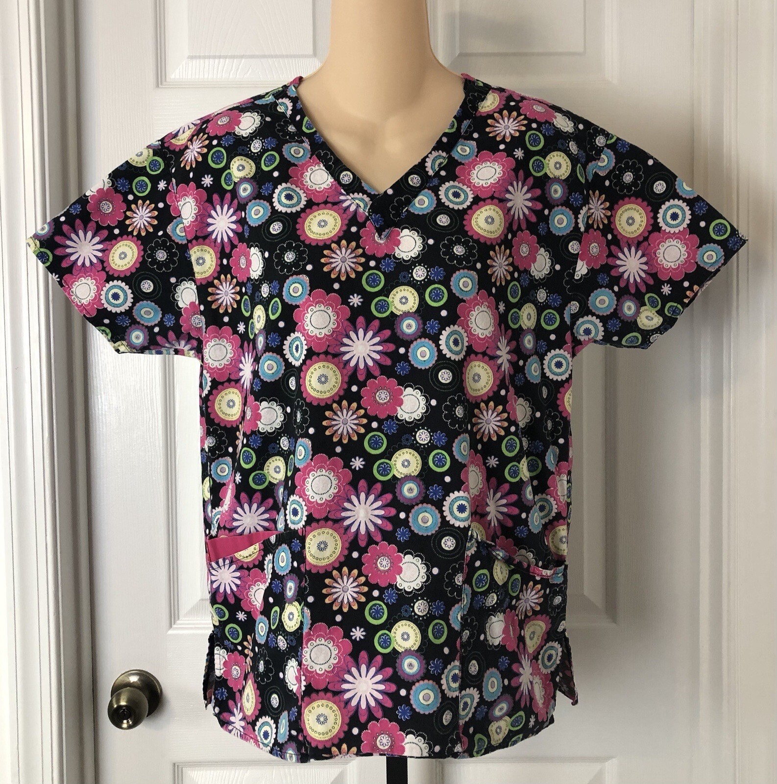 Dickies Scrub Top Womens Small Black Pink Floral Print Design Short Sleeve