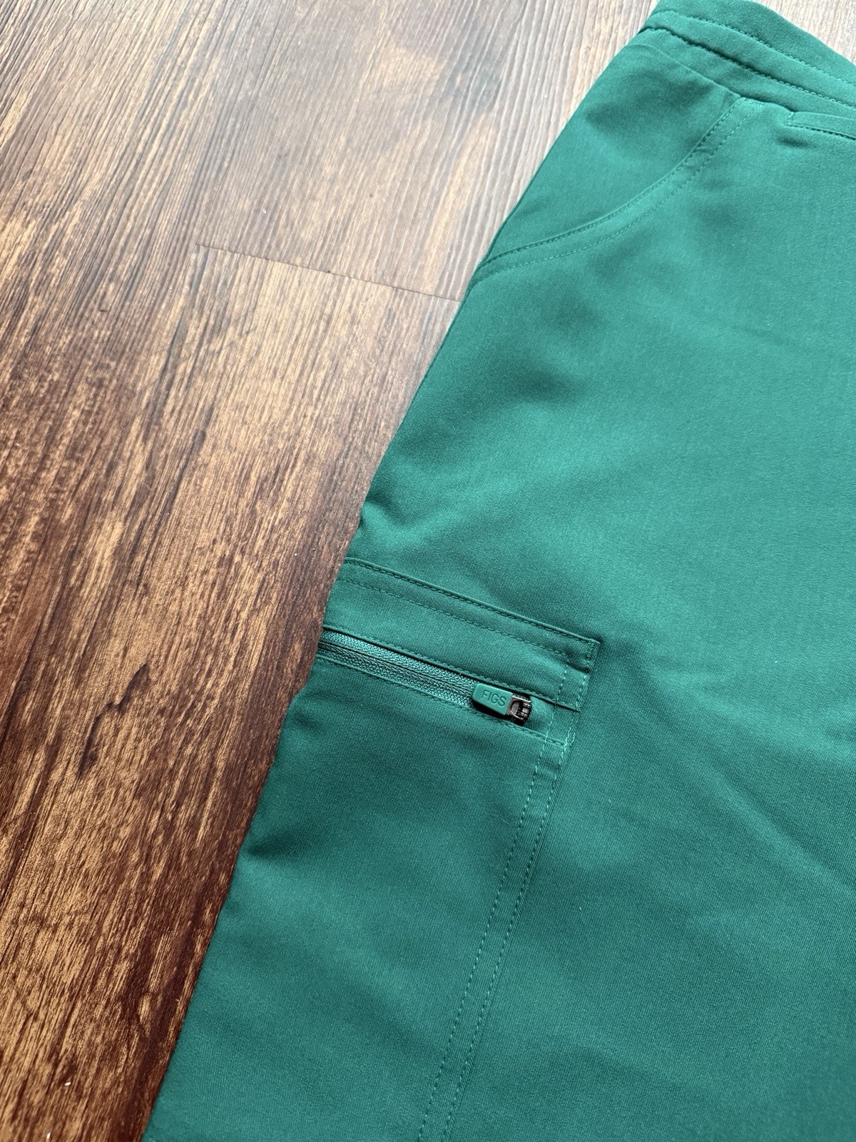 NWT FIGS Women’s Hunter Green Yola Skinny Scrub Pants – Size XXS Petite