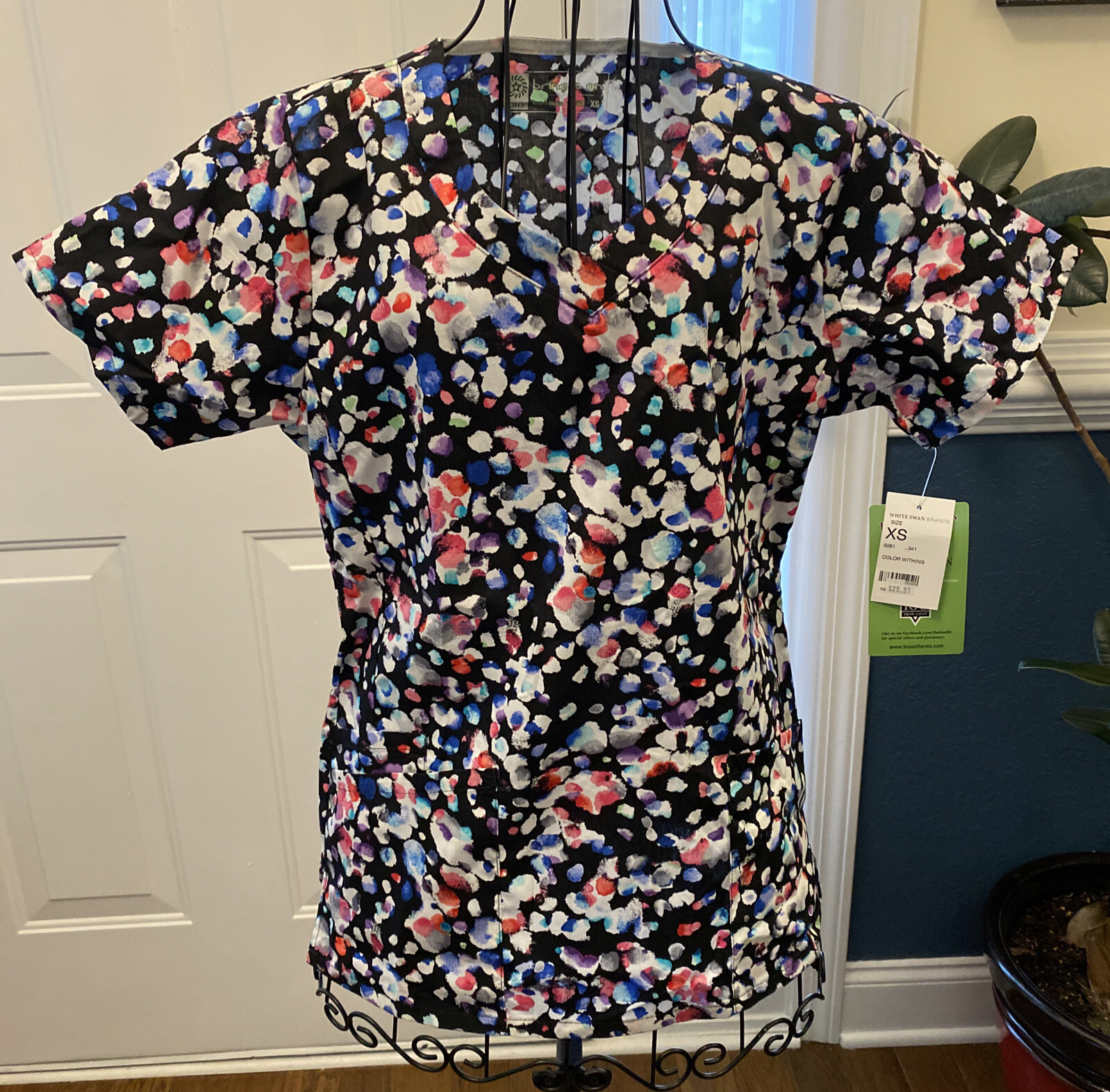 New Bring it on BIO White swan Color Withing Extra small Women Scrub Top XS