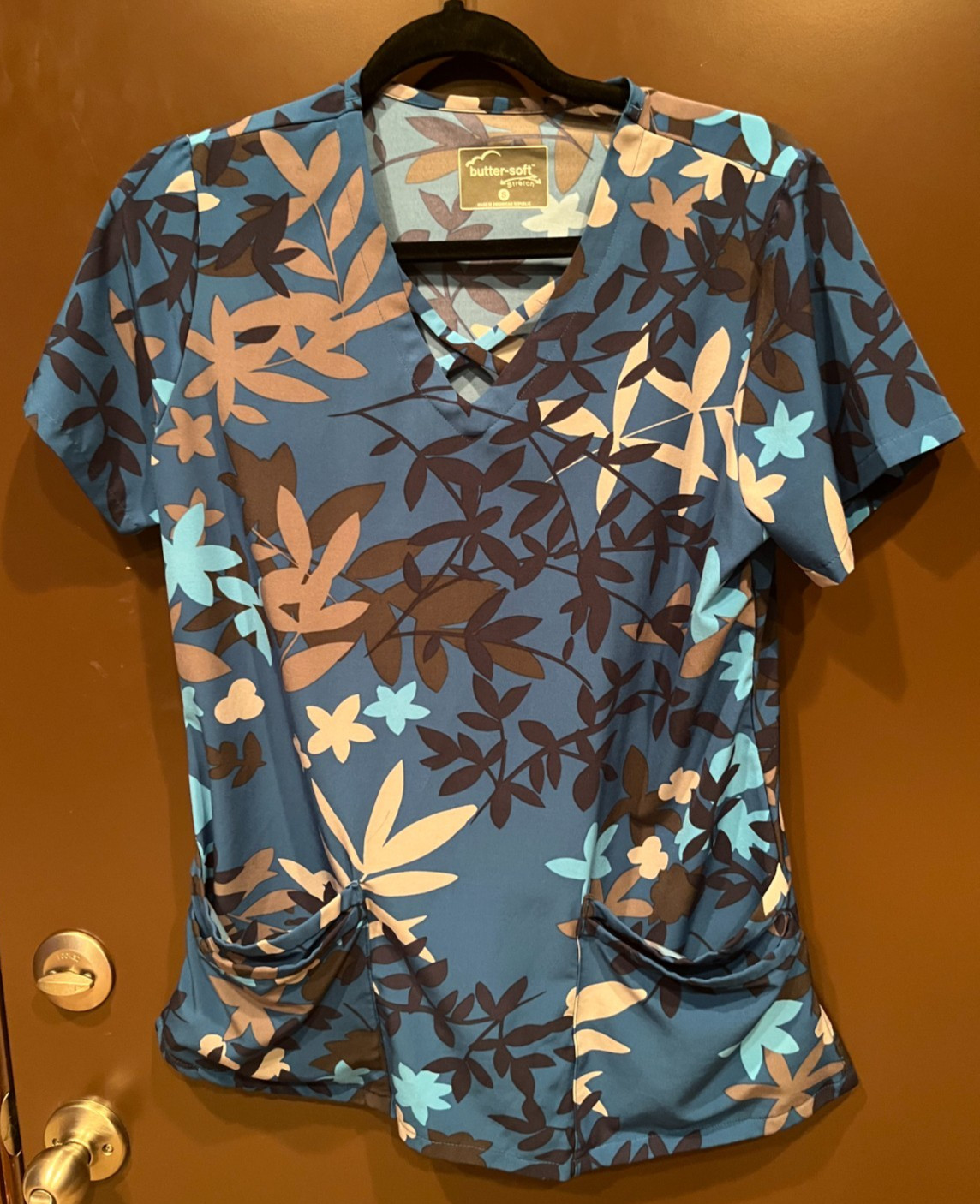 Butter-Soft Stretch Scrub Women’s Small Floral Short Sleeves V-Neck Blue