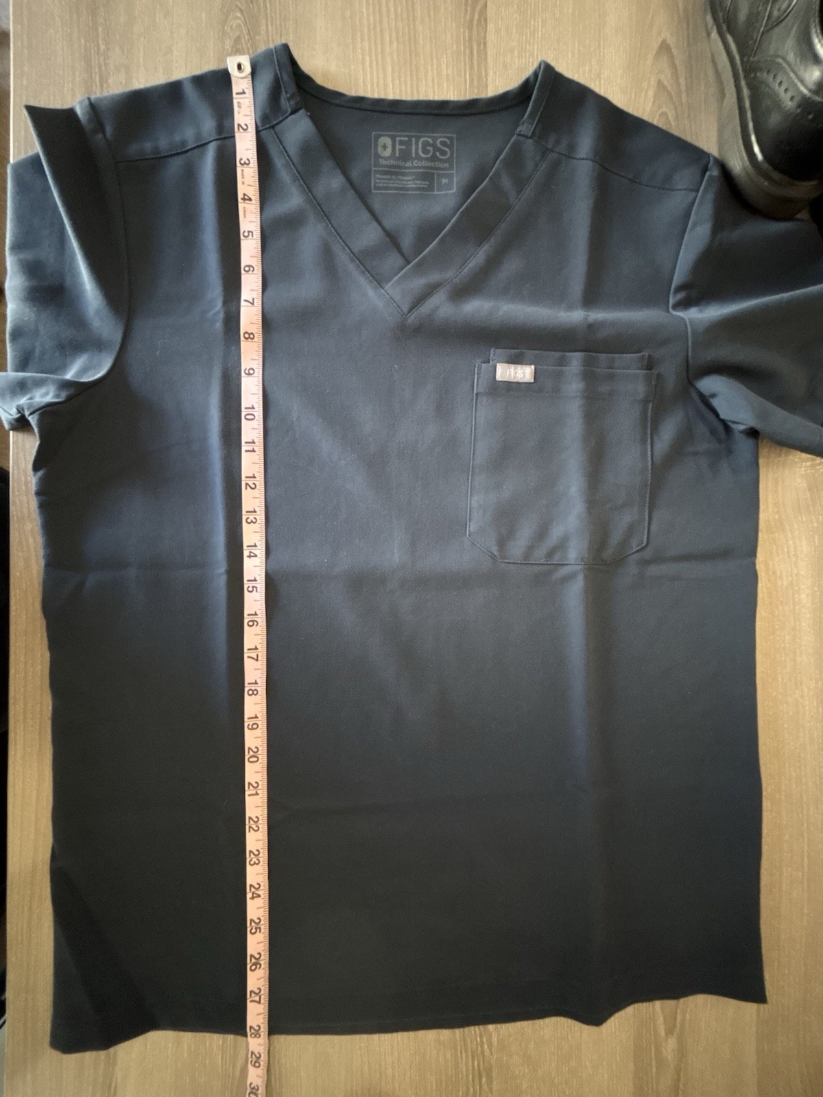Figs Men’s Medium Double Pocket V-Neck Scrub Top Medical Spa Clinic Utility