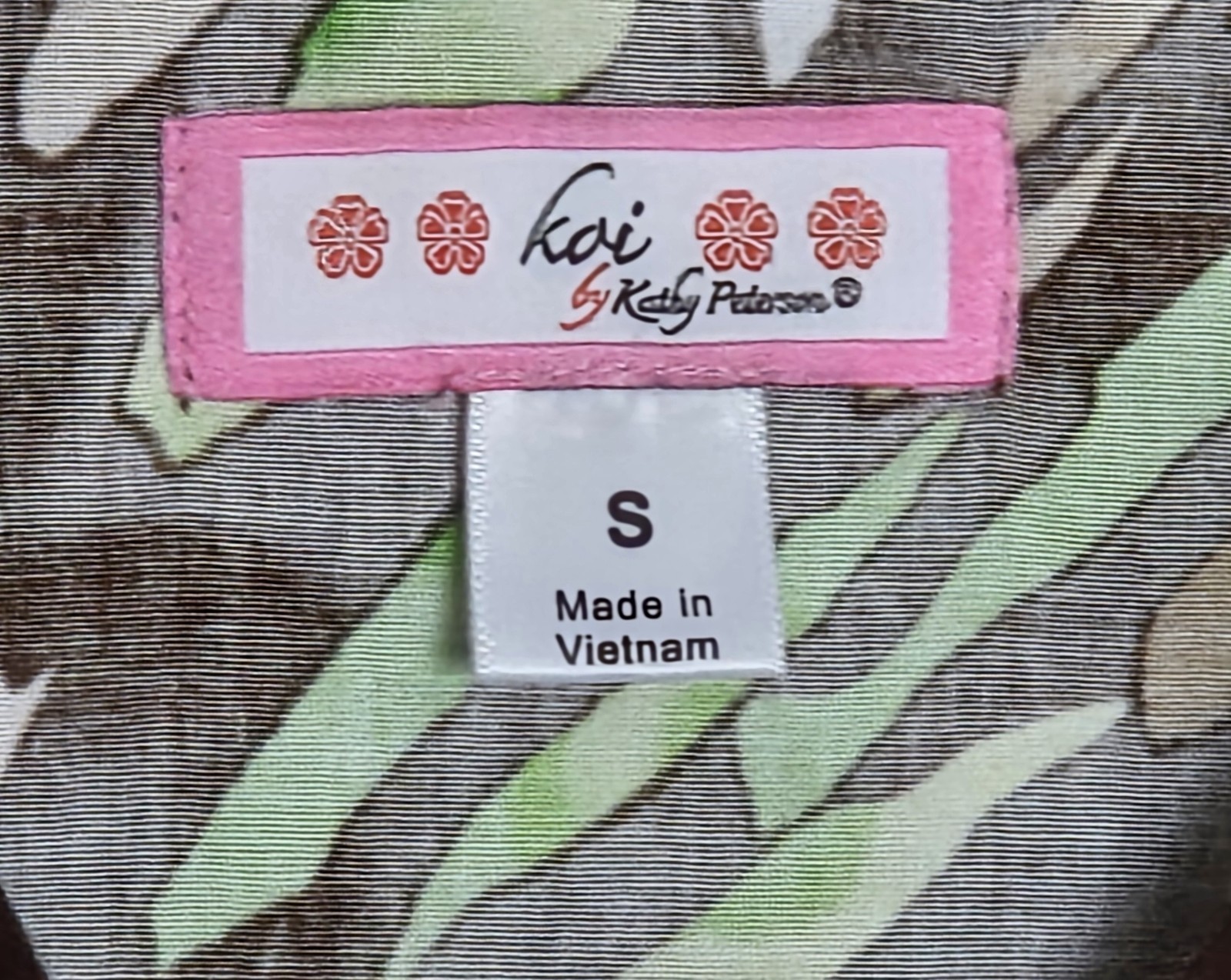 Lot of 2 Koi Womens Scrub Tops Size Small Pockets 1 Animal Print 1 Solid Gray
