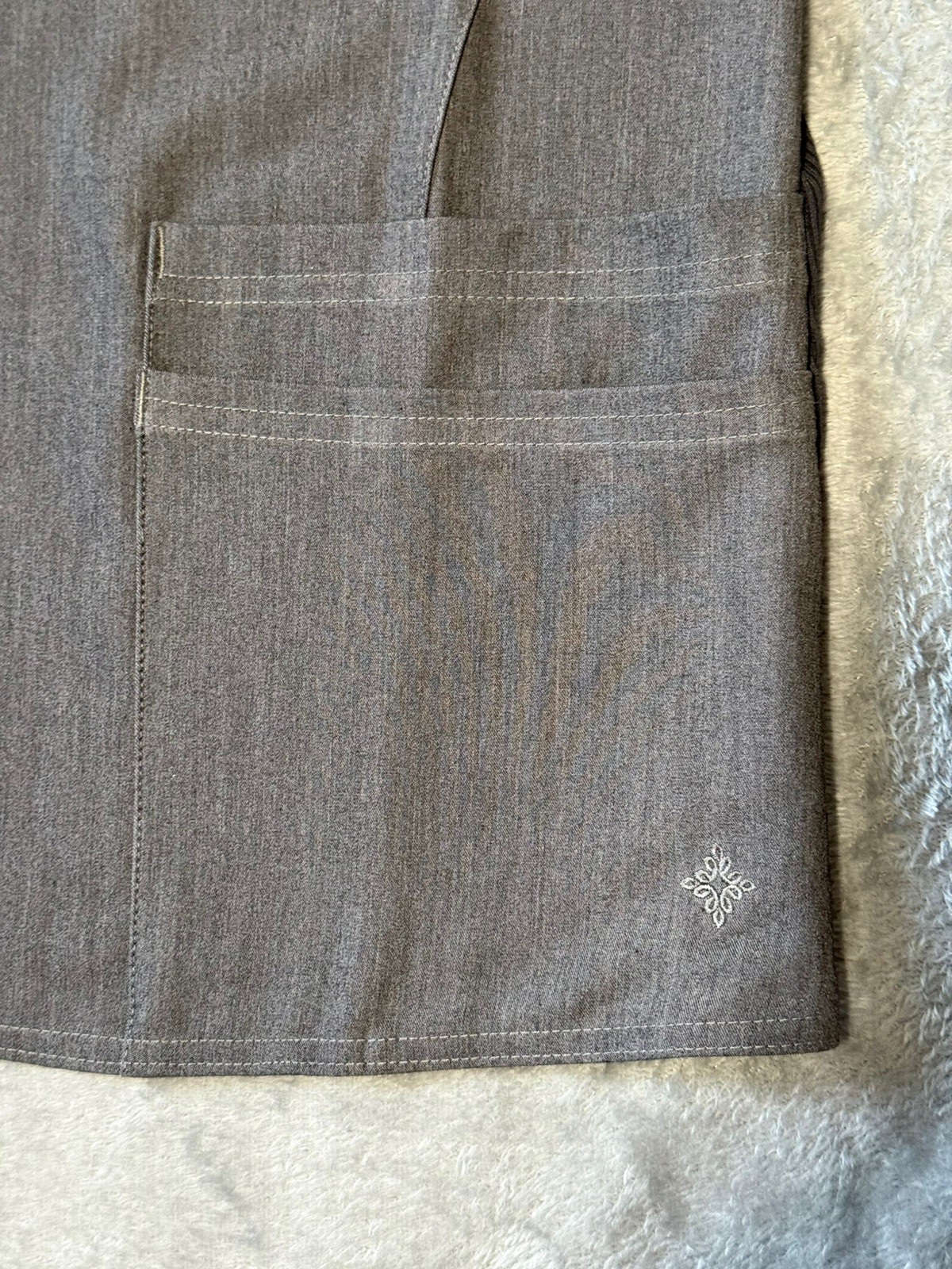 Med Couture Touch Scrub VNeck Top MC7468 NWT in Slate Performance Stretch XSmall