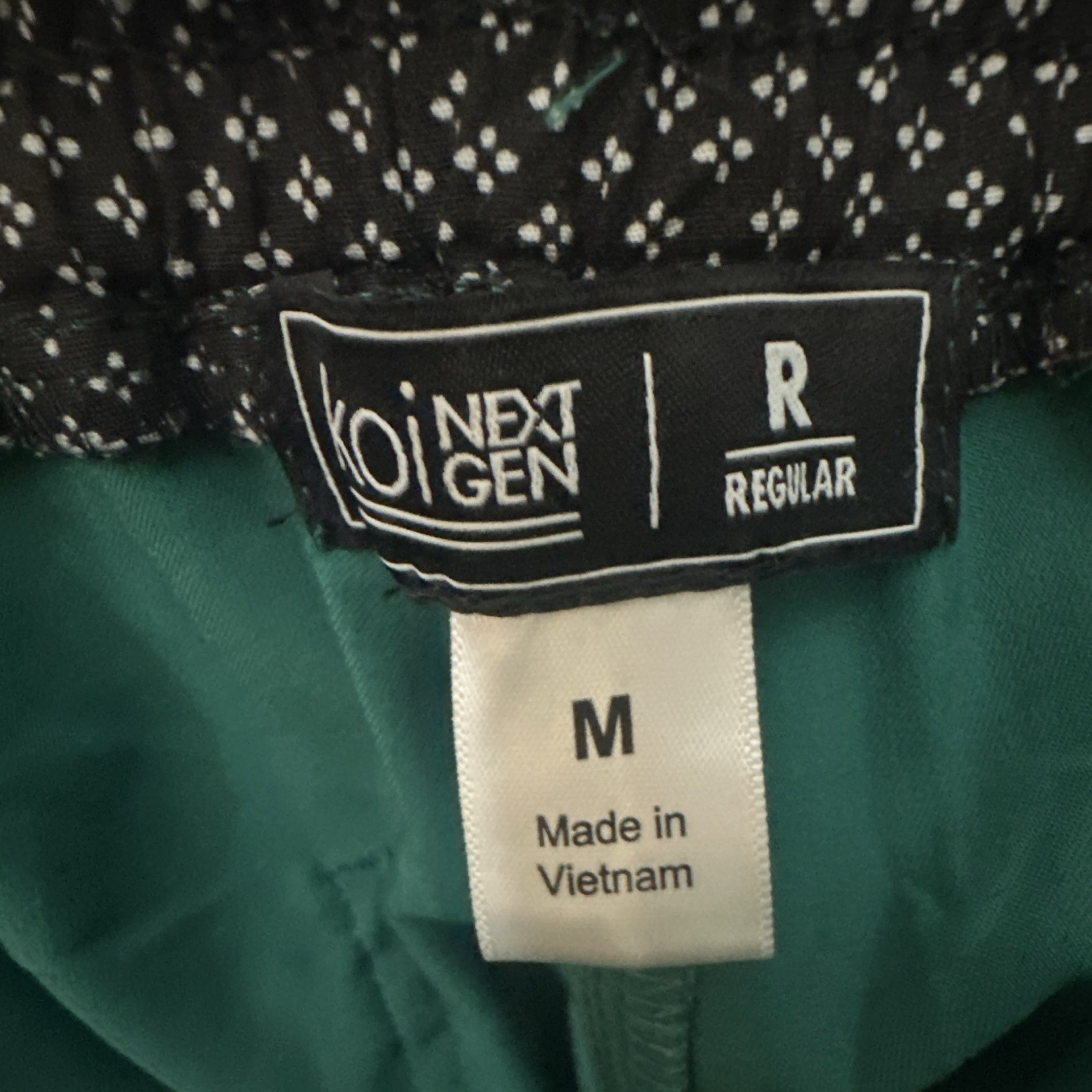 koi Next Gen Women’s Green Solid Scrub Set Top L /Jogger Pants M Regular
