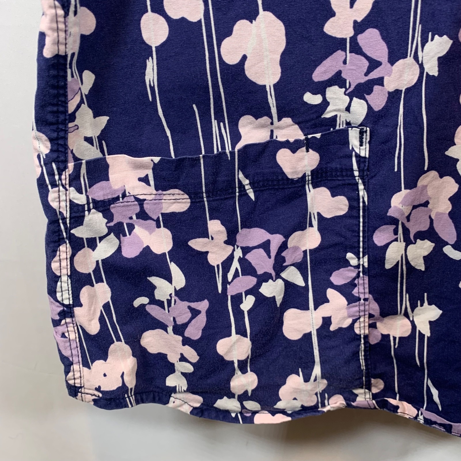Barco Scrub Top Stretch size L Floral print Navy Pink & Purple V-Neck 3 pocket