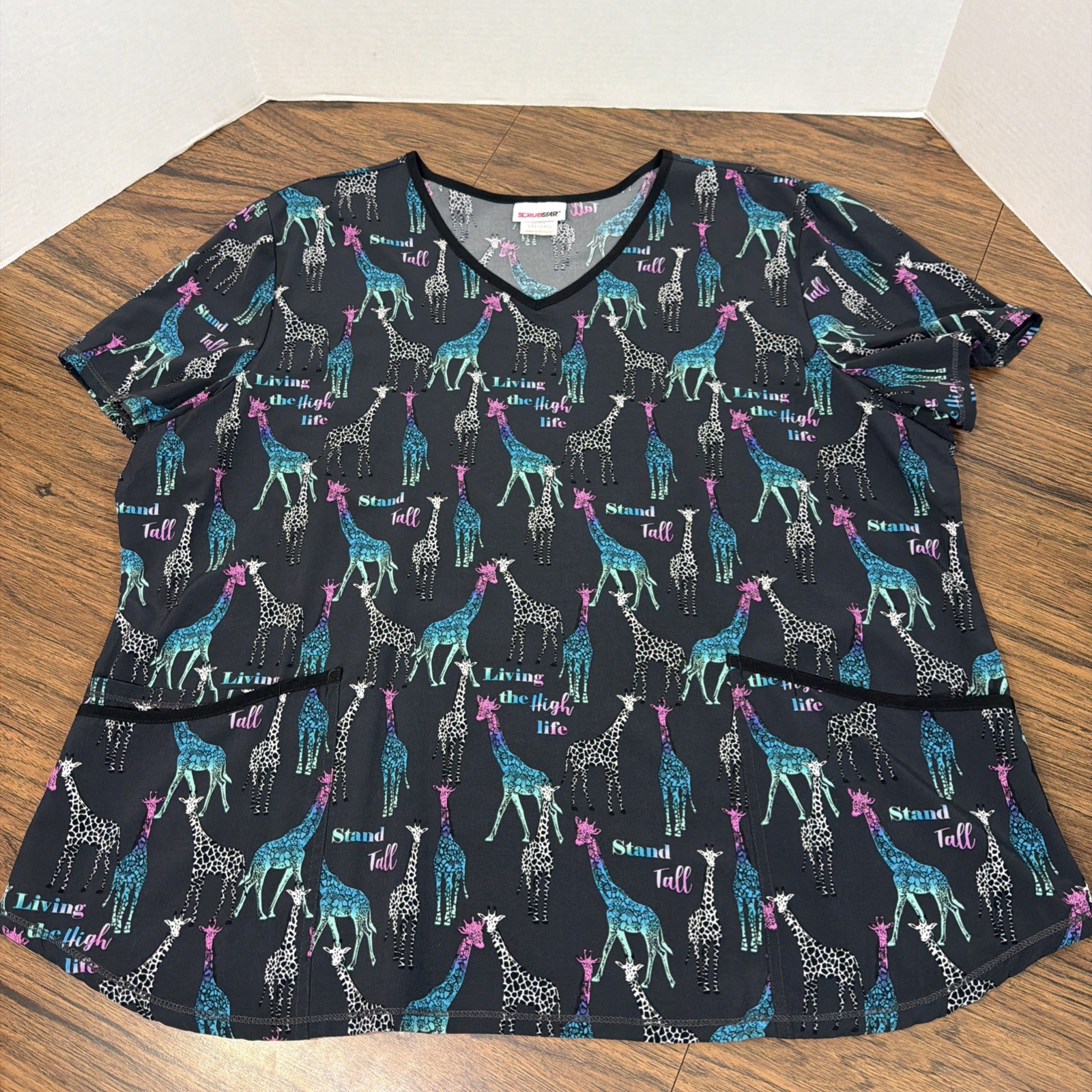 Scrubstar Giraffe Scrub Top 2XL Black Multicolor “Living High Life” Pockets