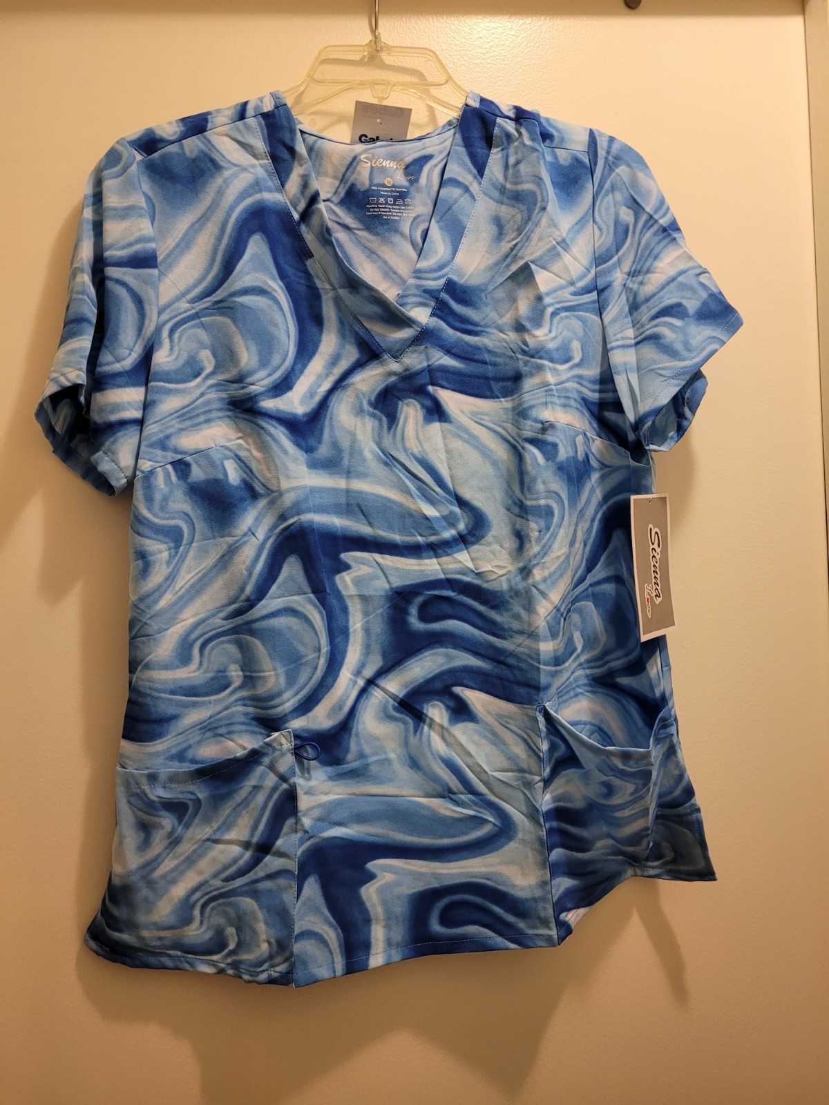 Blue And White Marbled Women’s Medium Scrub Top New With Tags