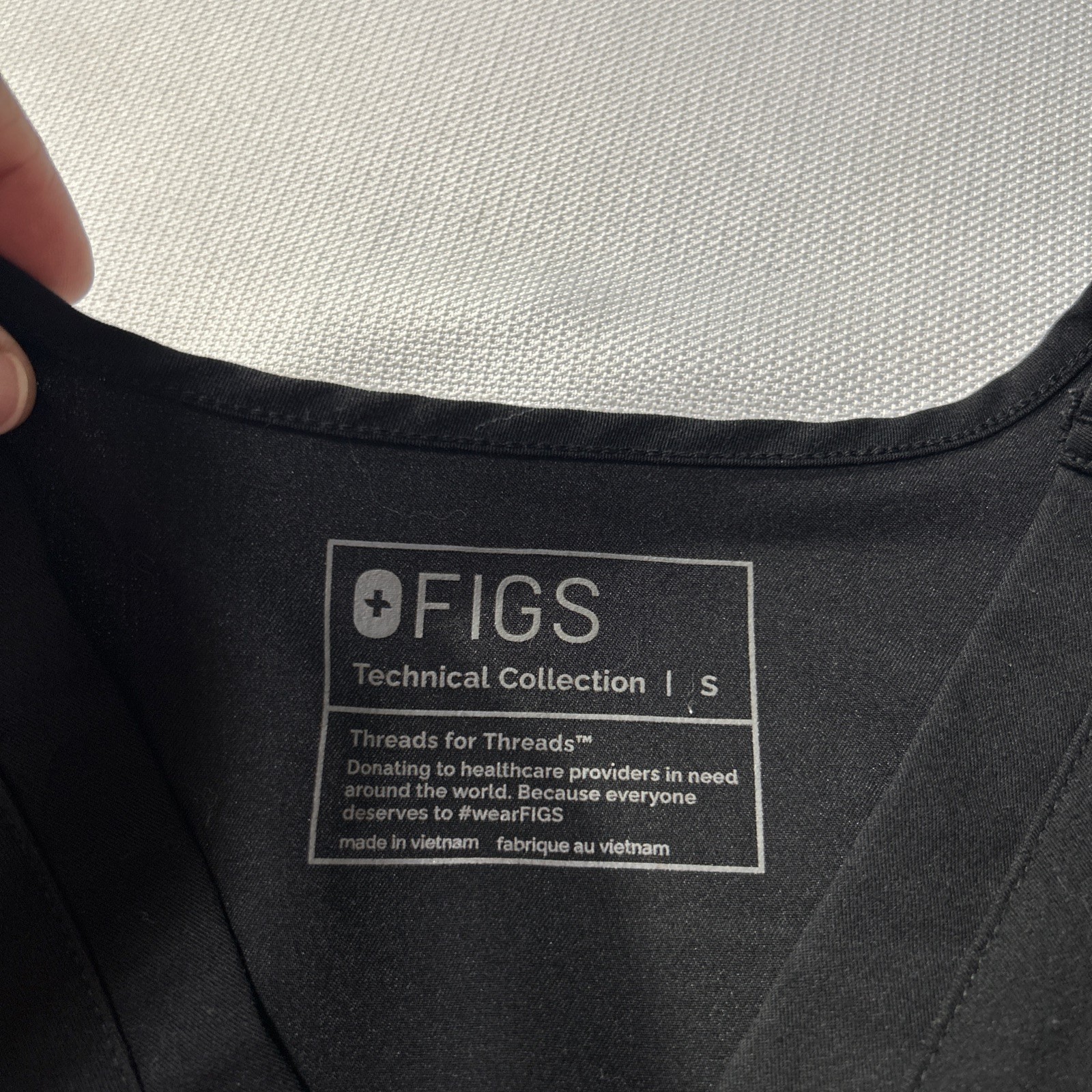 FIGS Women’s Catarina One-Pocket Scrub Top Women’s Size Small Black
