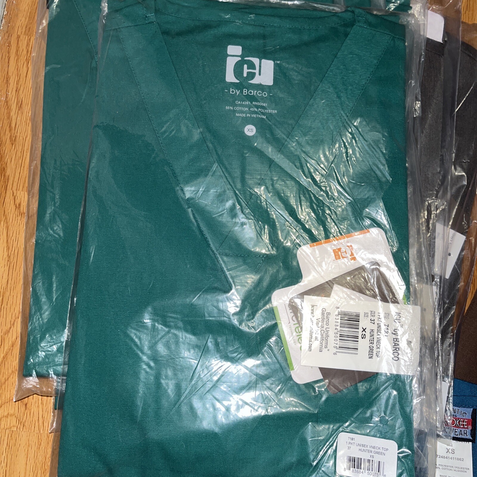 ICU by Barco unisex V-neck top hunter green size XS scrub top