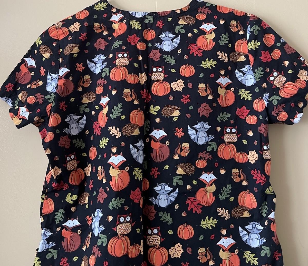 White Cross Scrub Top Autumn Pumpkins Foxes Medical Nurse Size Medium